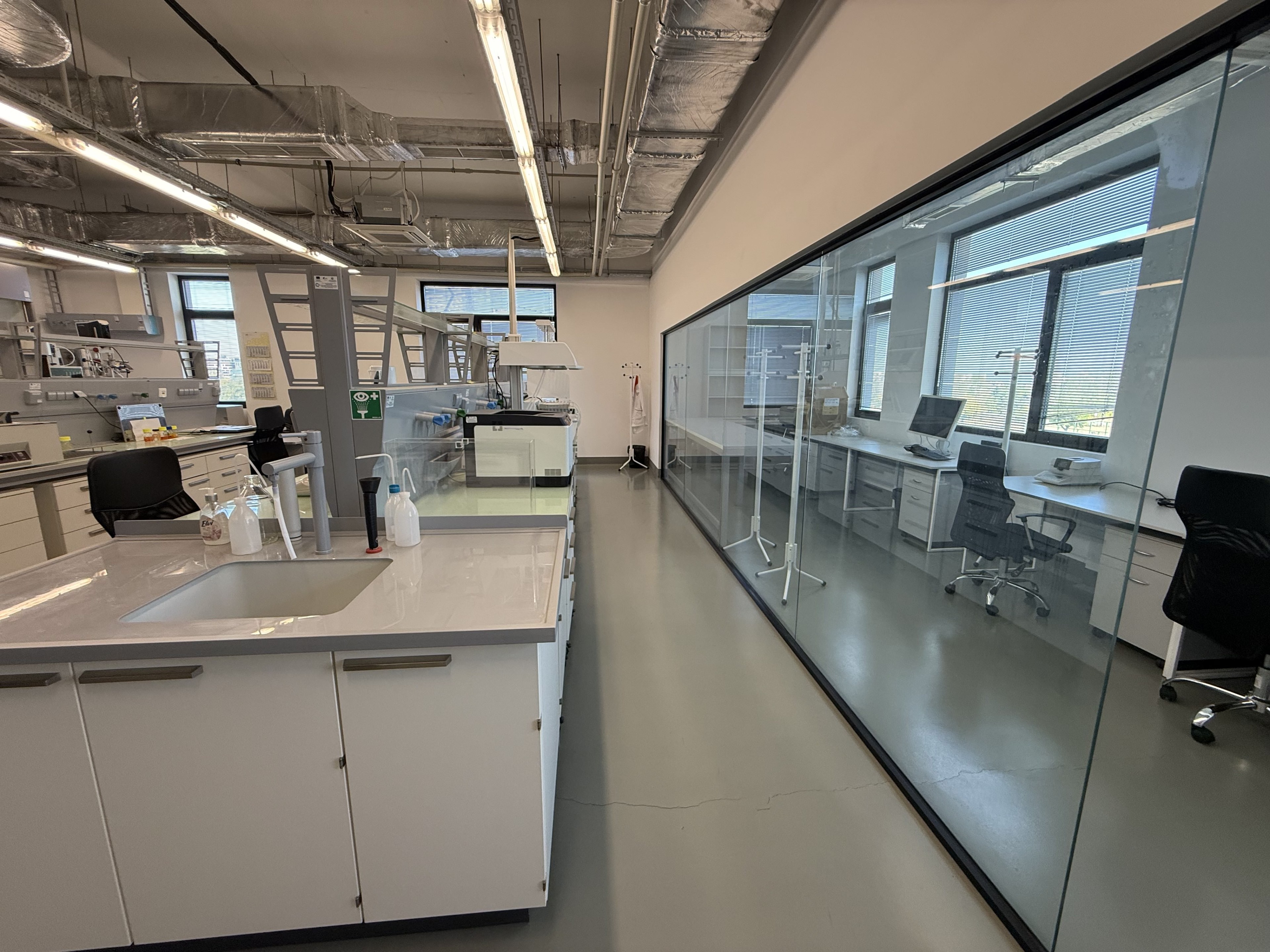 Scoutaround White Logo