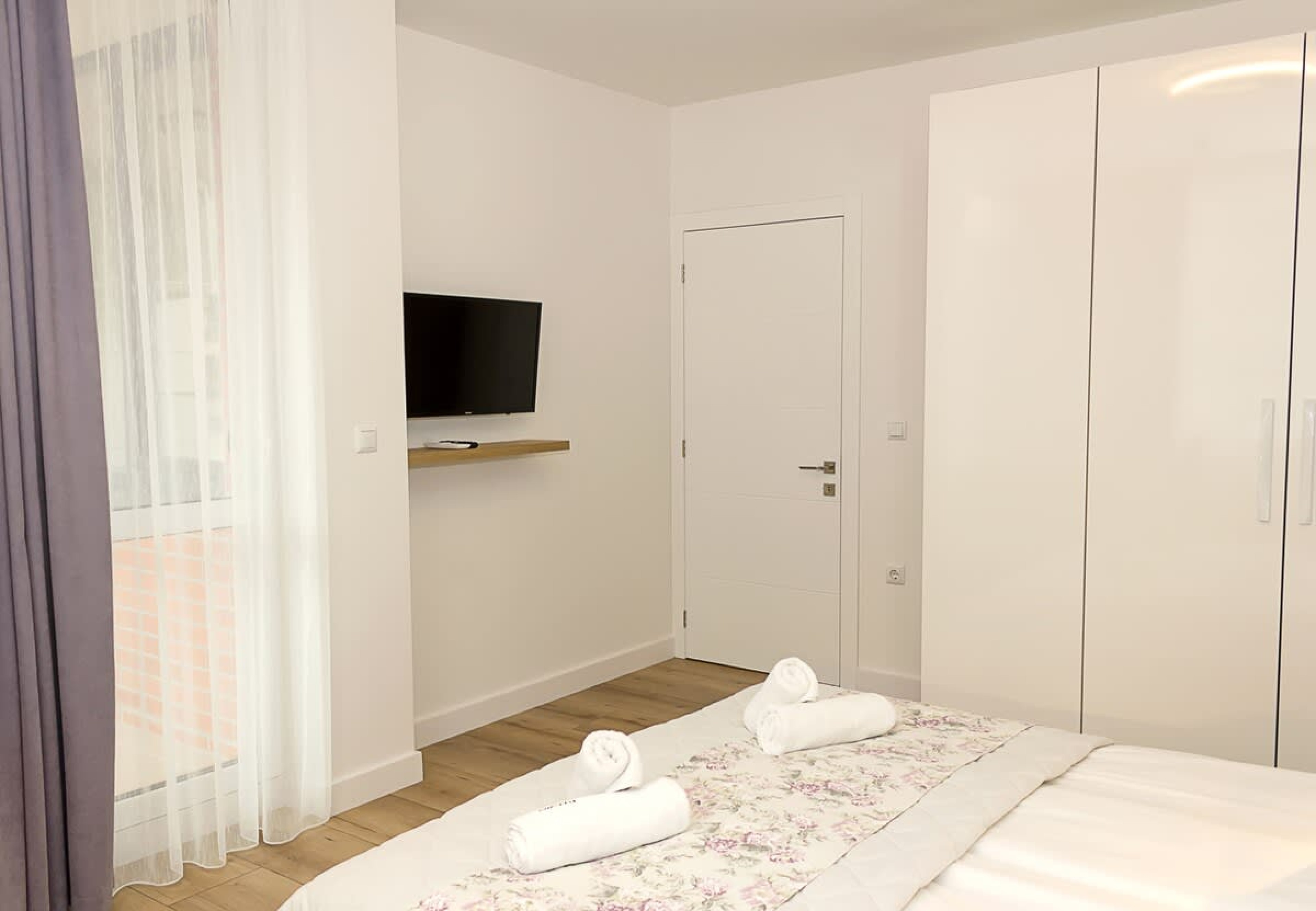 Scoutaround White Logo