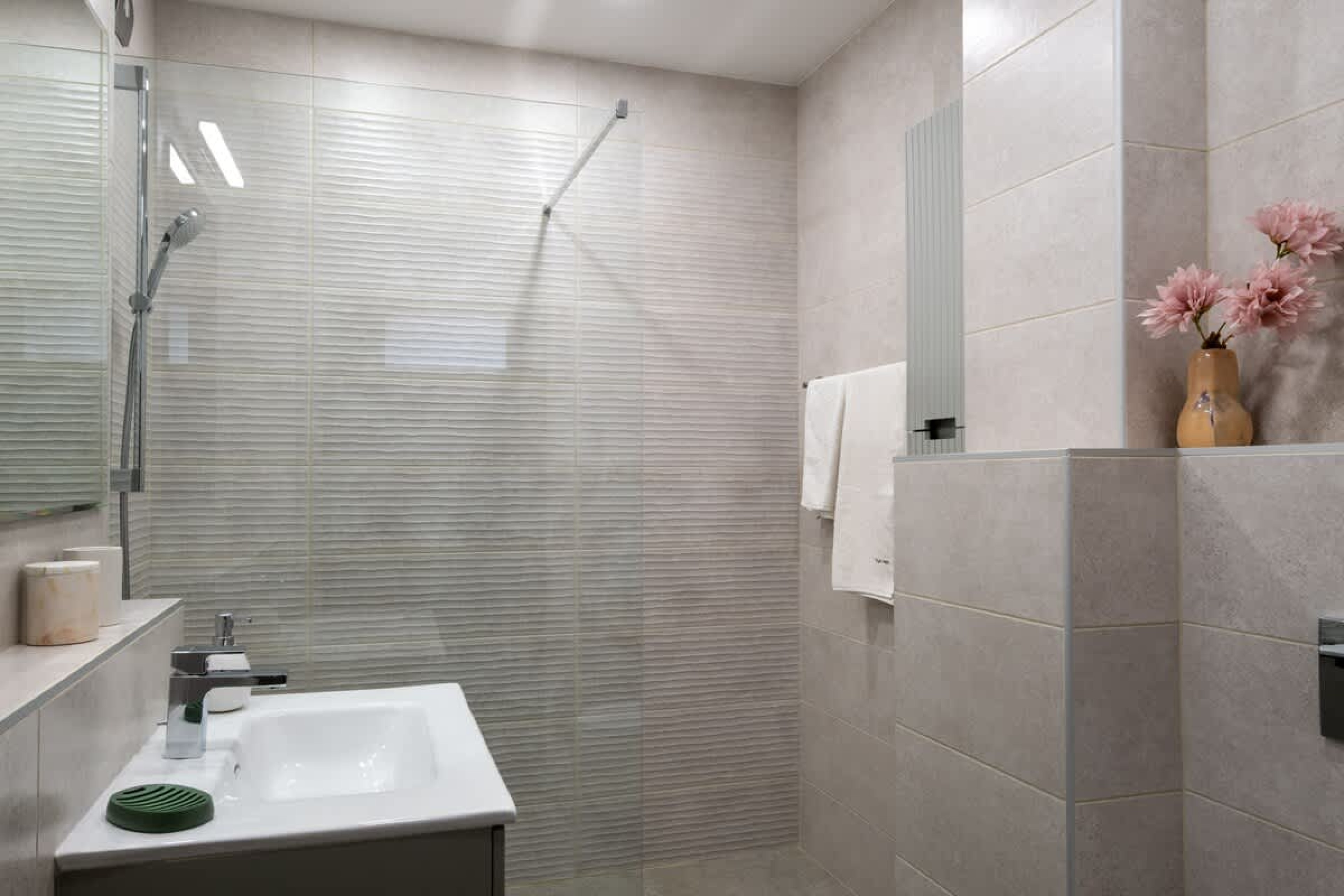 Scoutaround White Logo