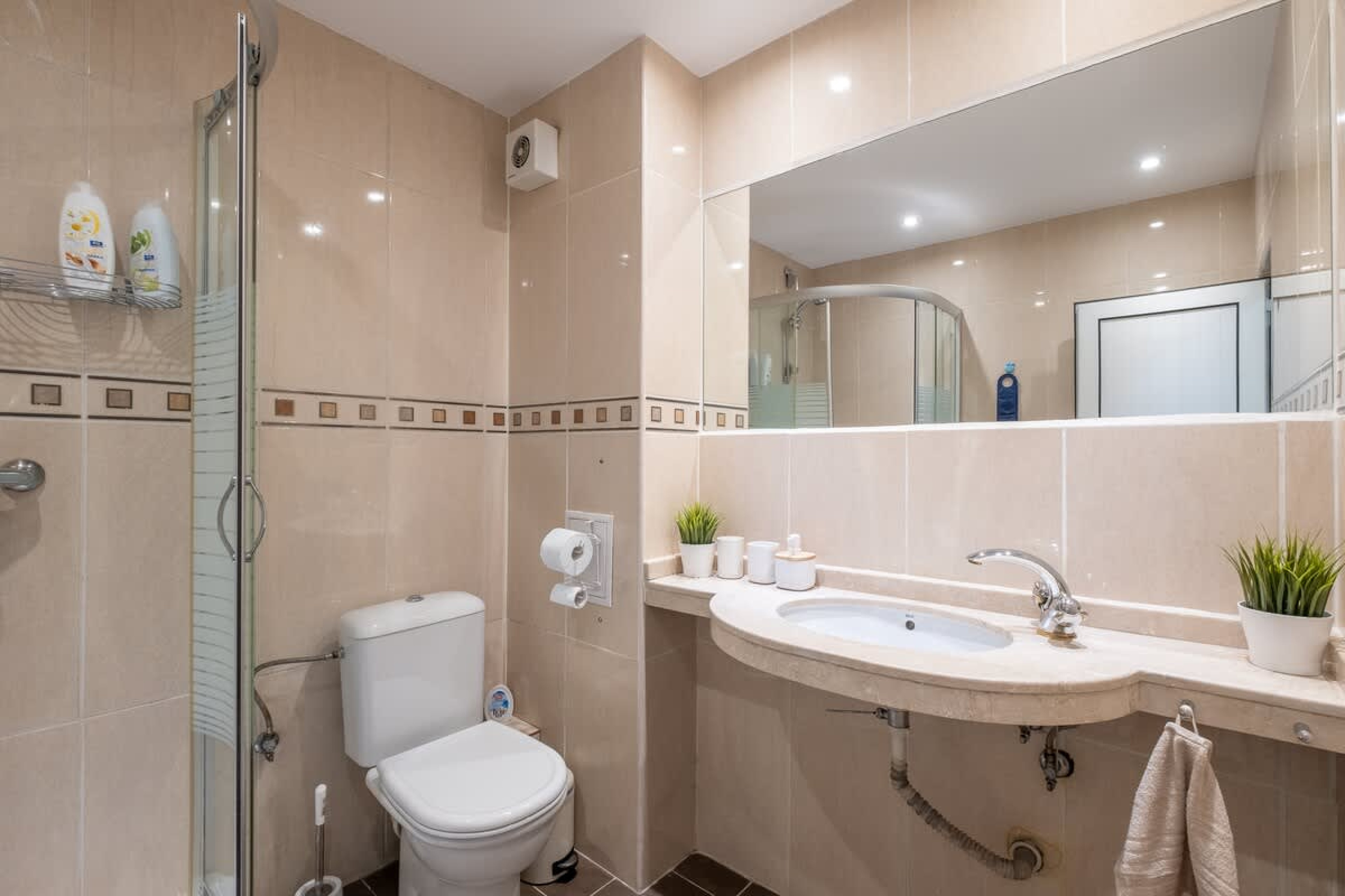 Spacious 1 bedroom apartment in a lively center - Photo 21