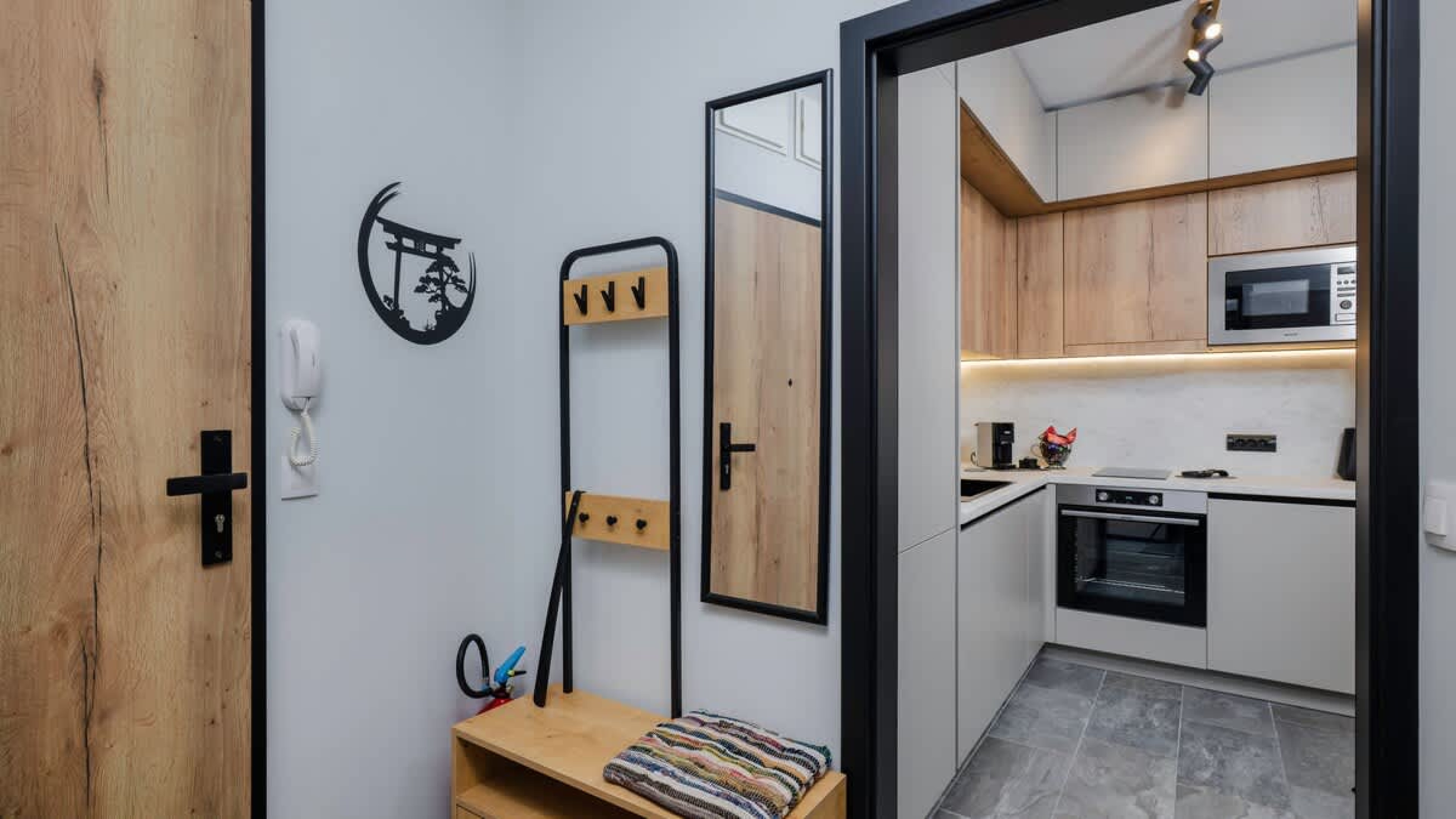 Scoutaround White Logo