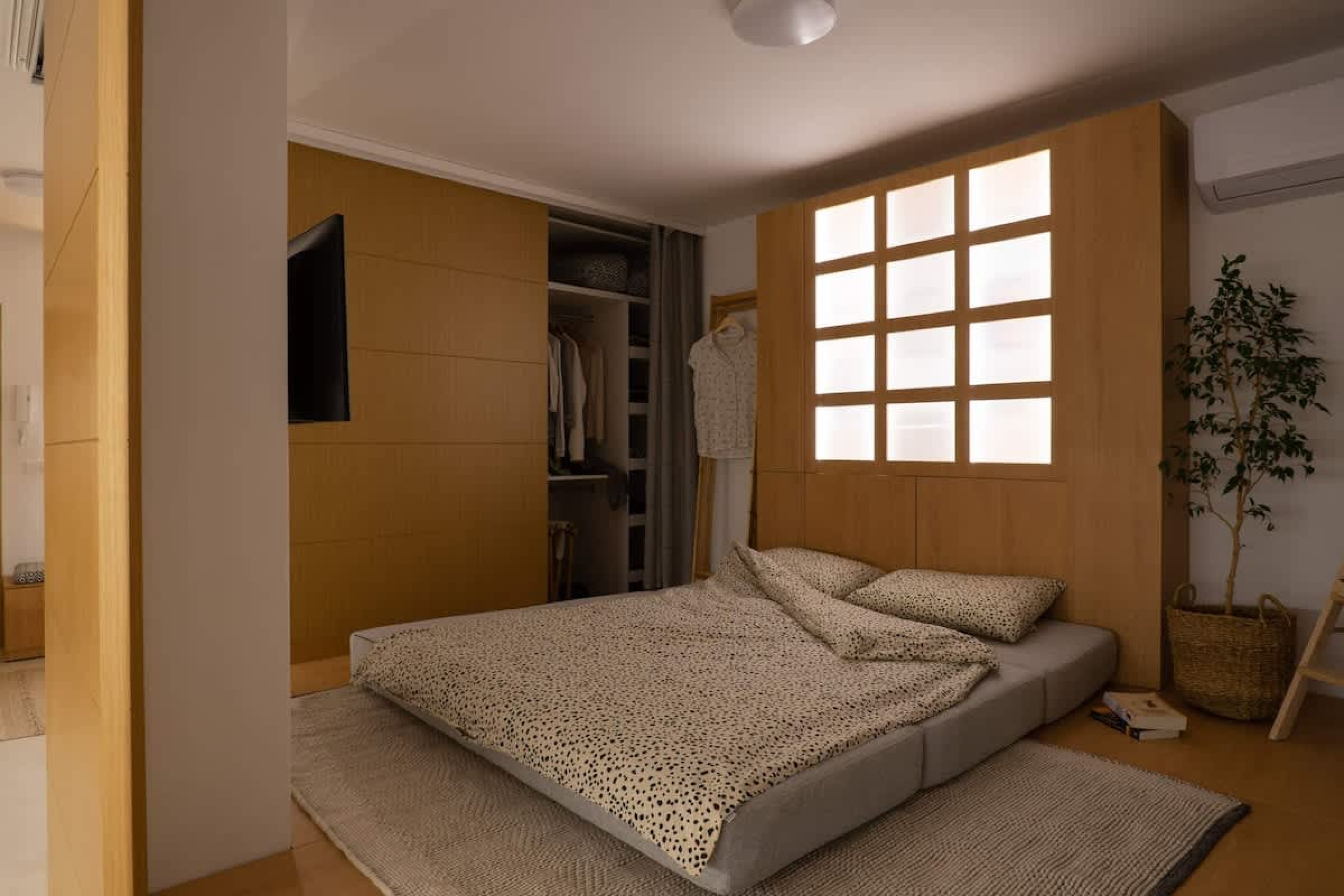 Scoutaround White Logo