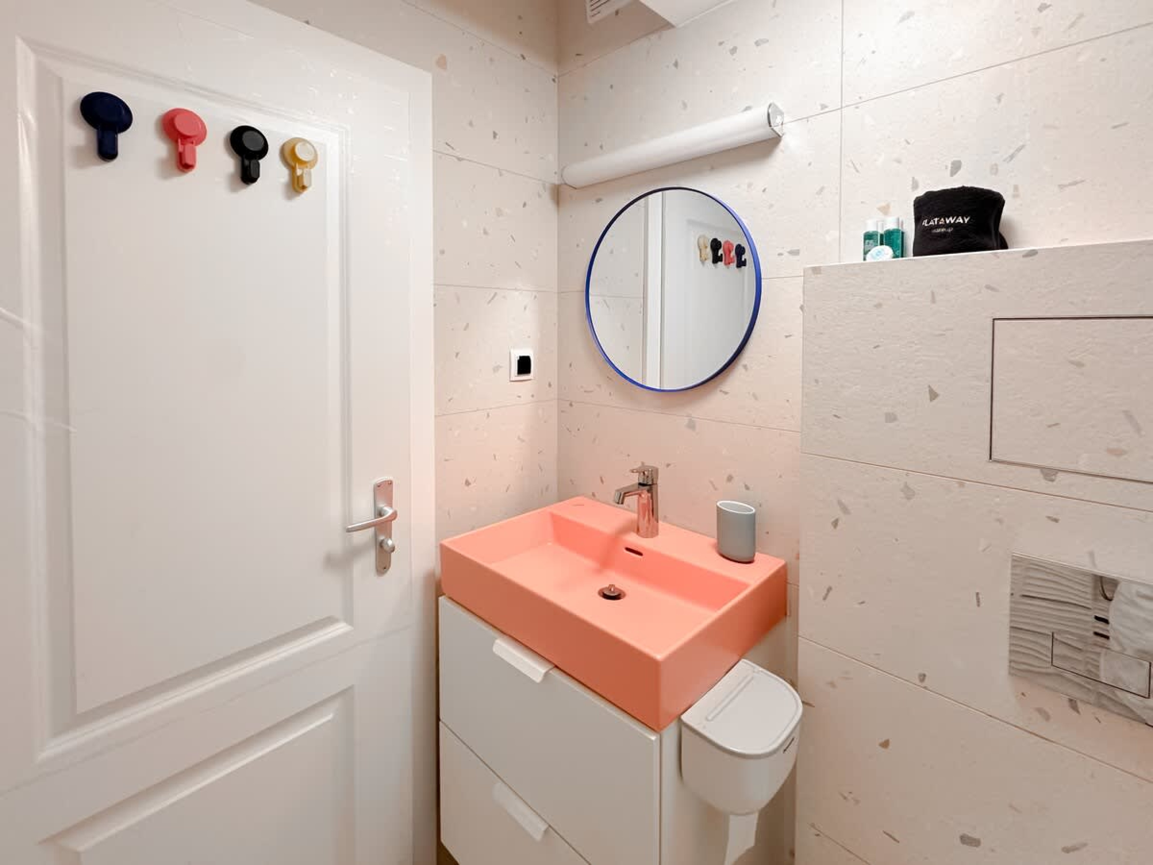 Scoutaround White Logo