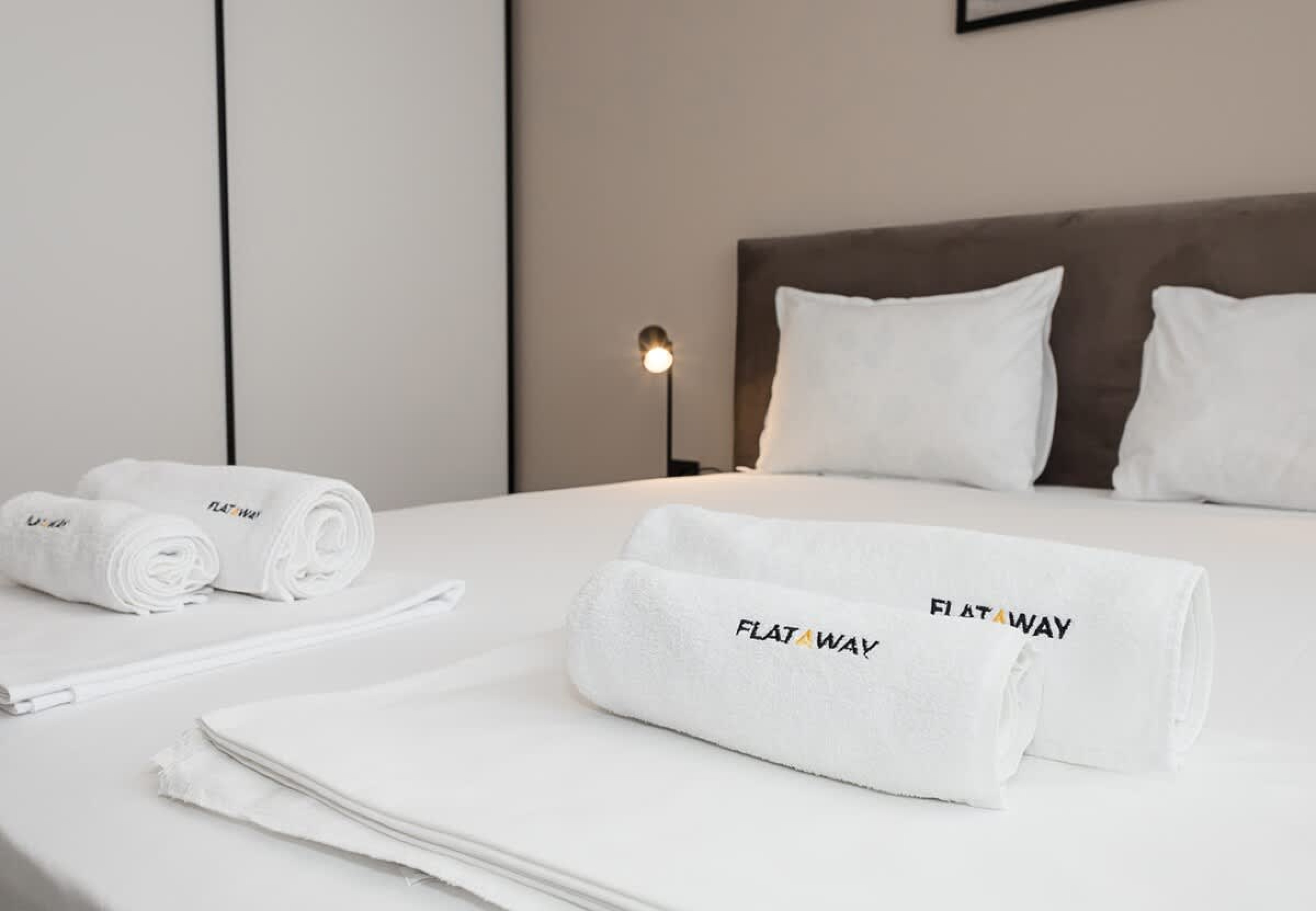 Scoutaround White Logo