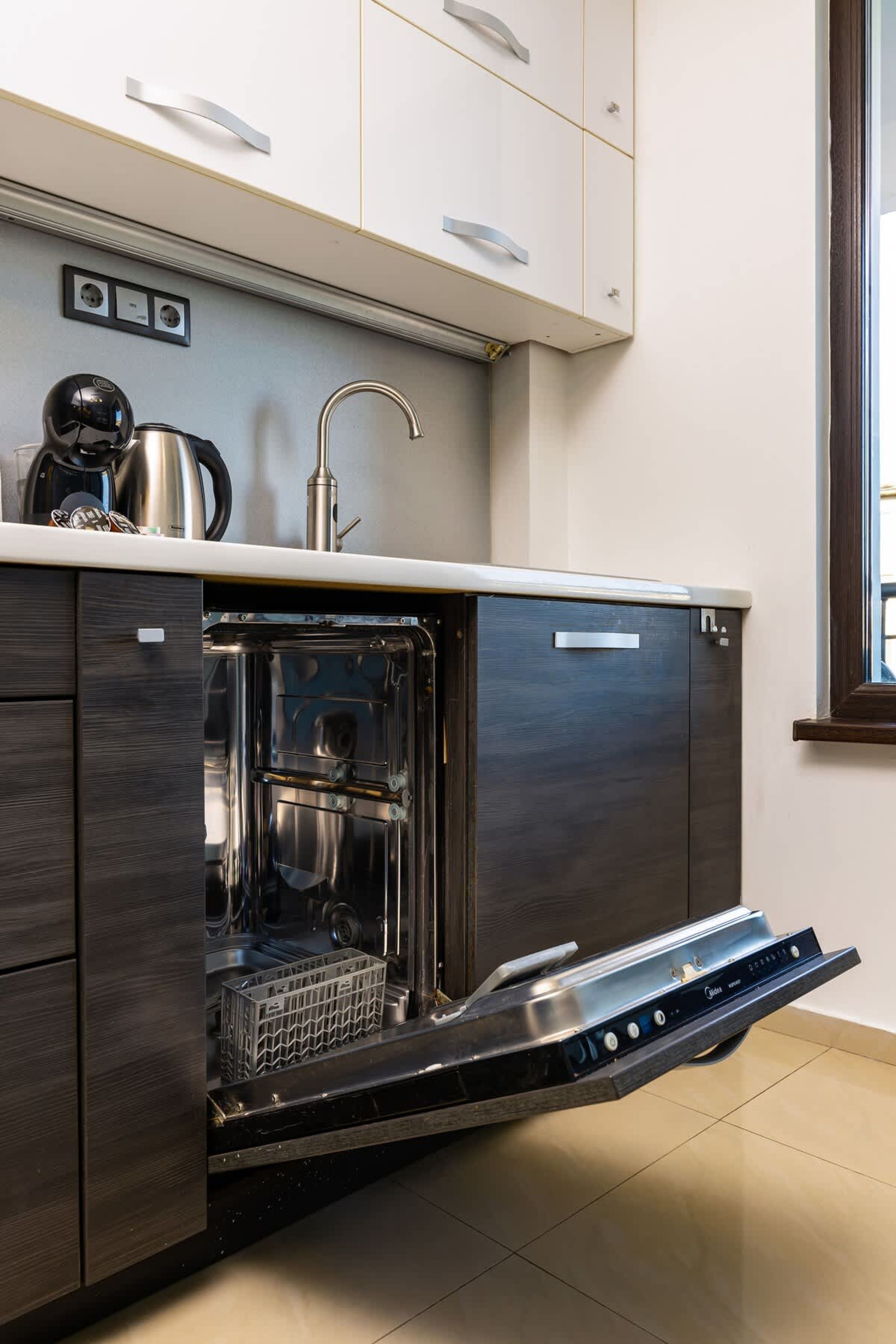 Scoutaround White Logo