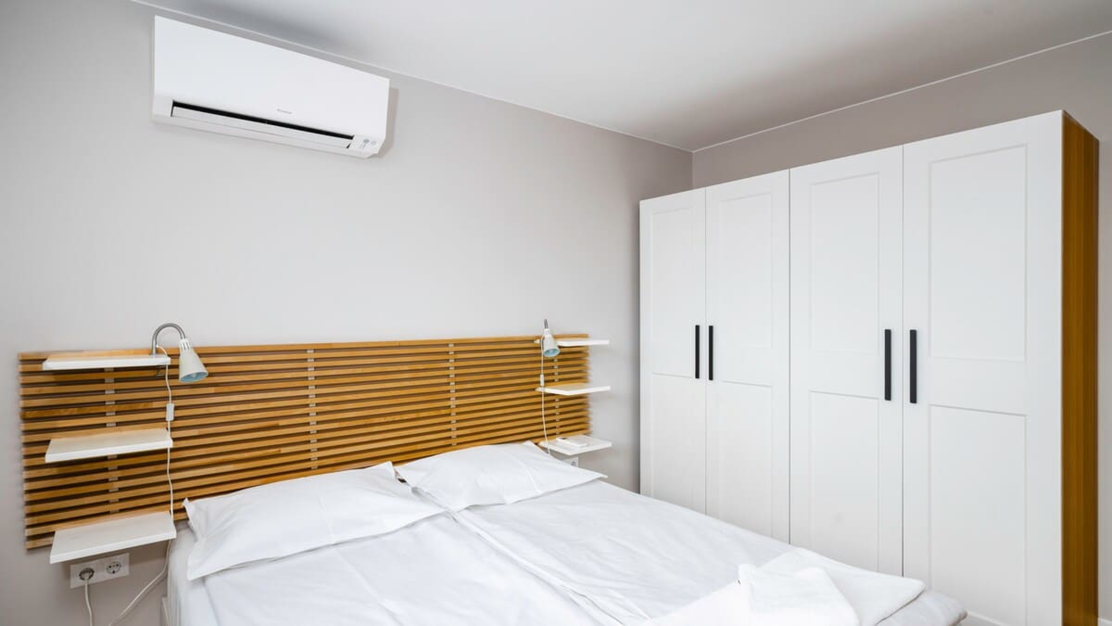 Scoutaround White Logo