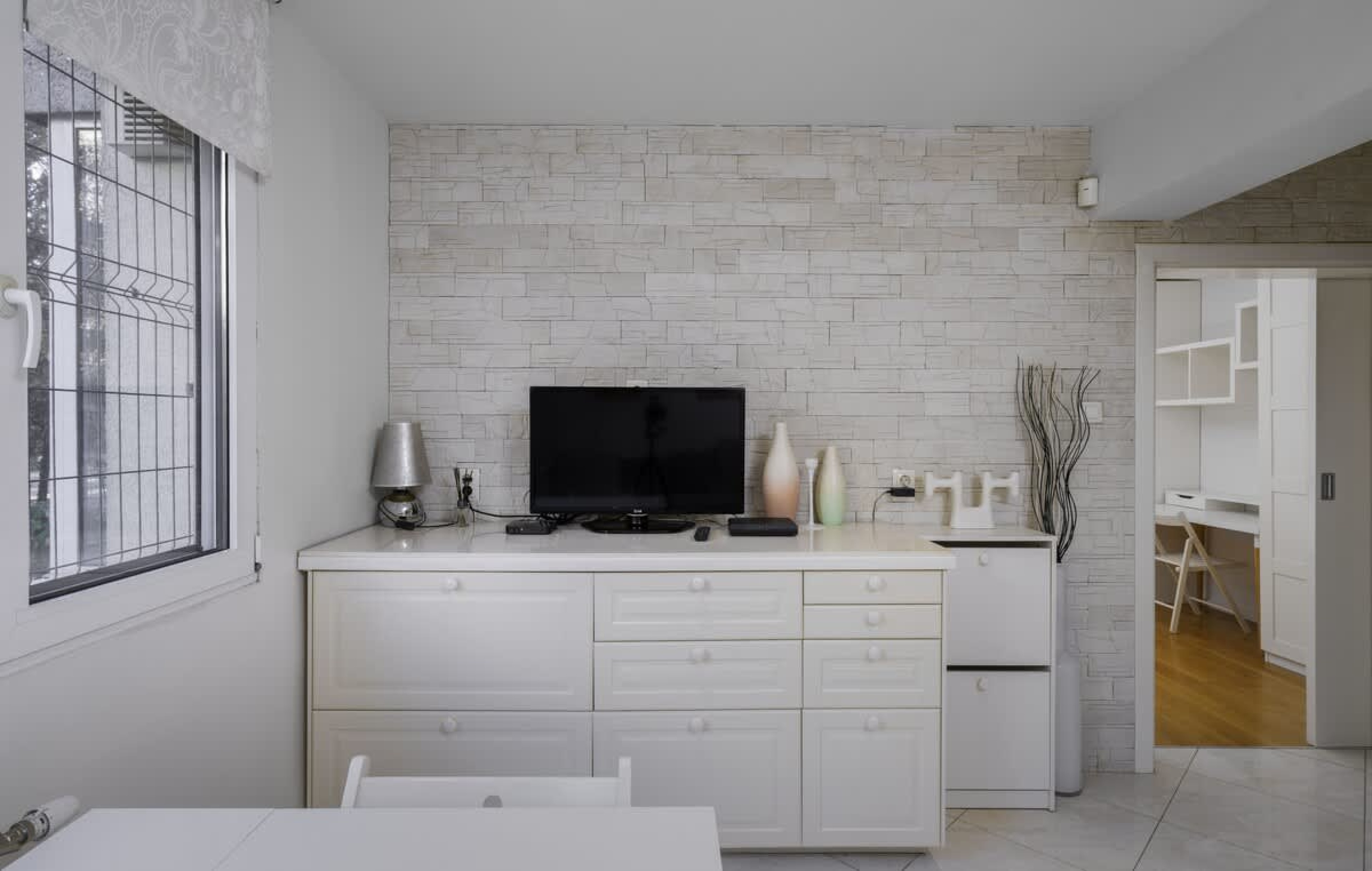 Scoutaround White Logo