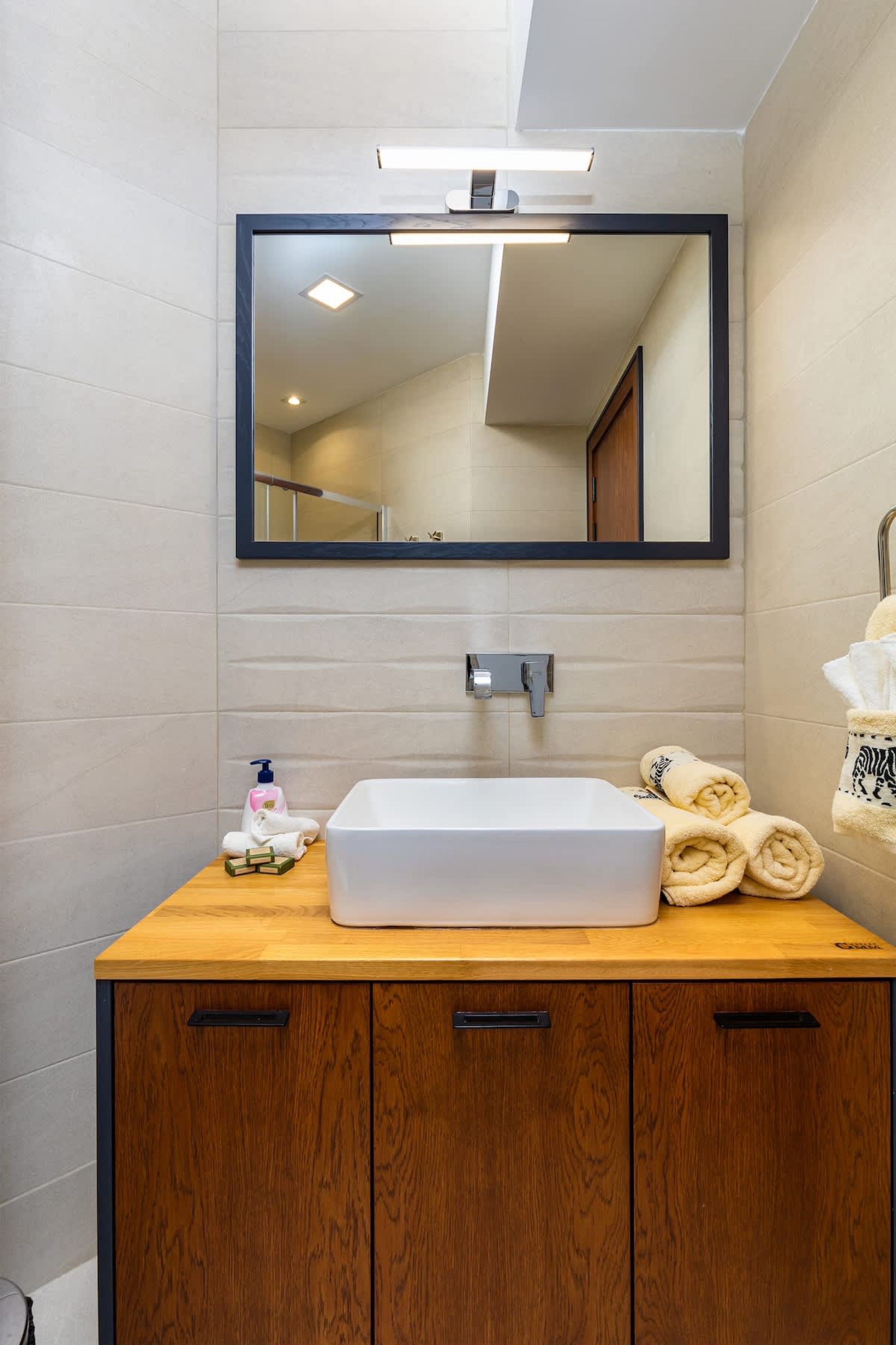 Scoutaround White Logo