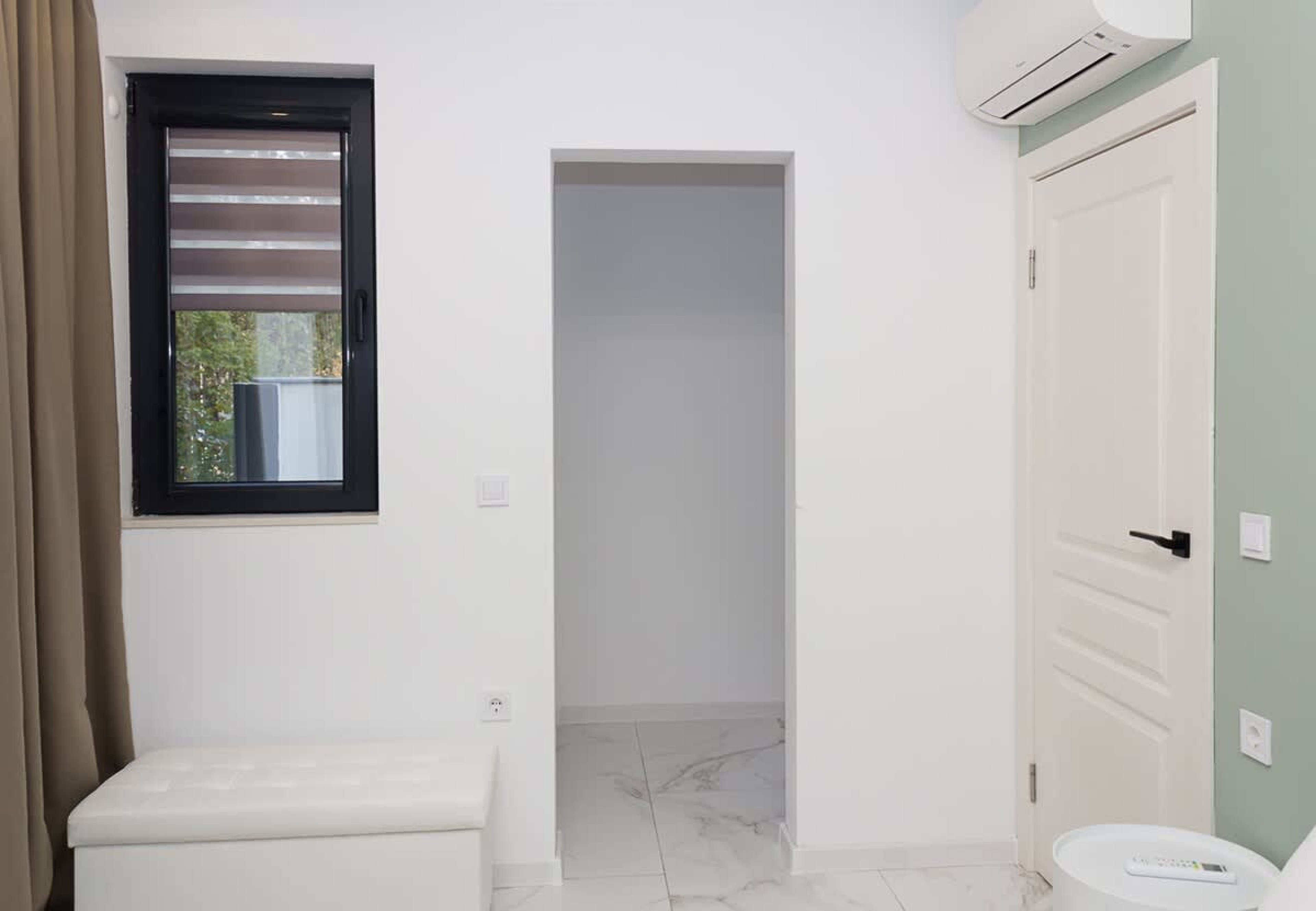 Scoutaround White Logo