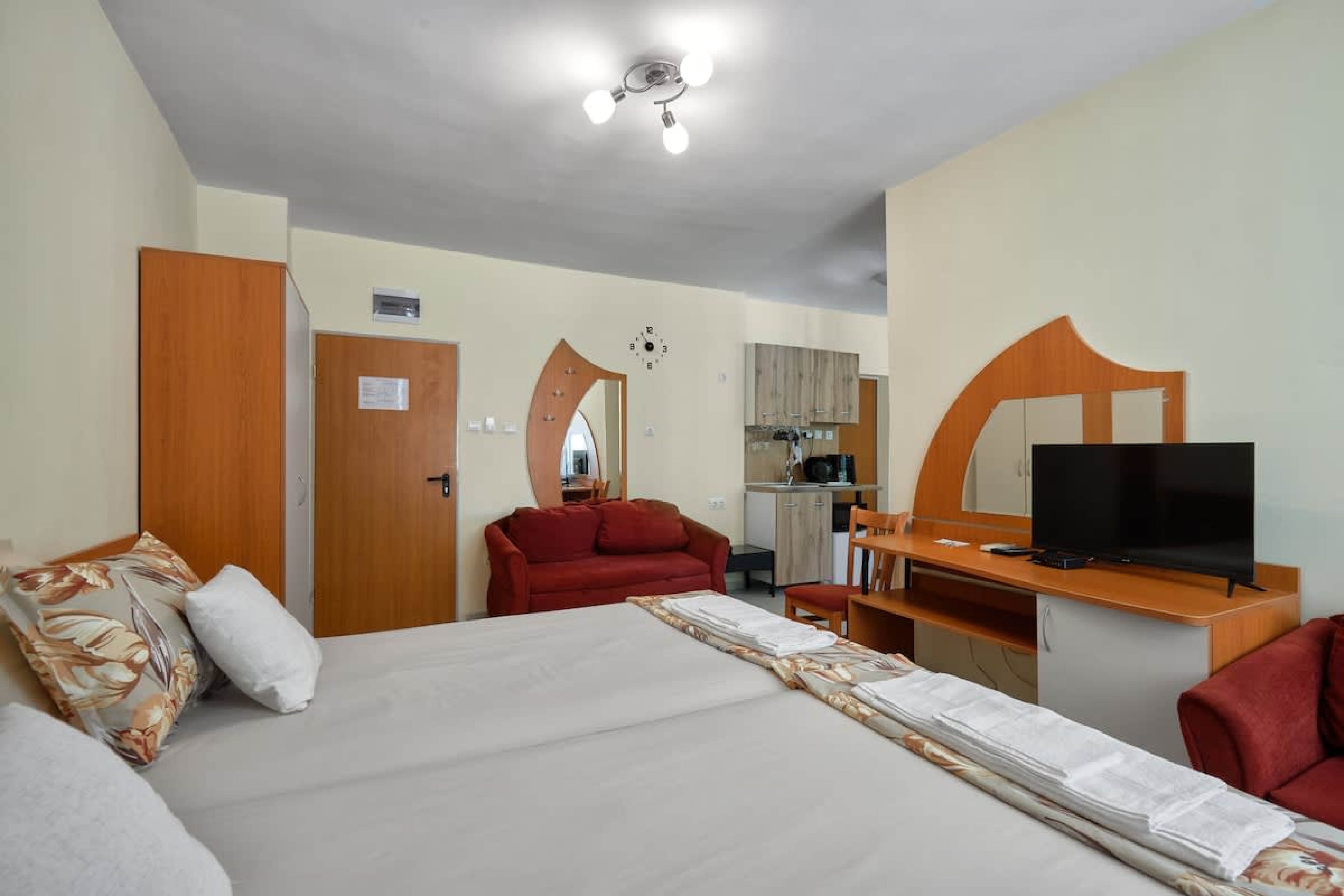 Scoutaround White Logo