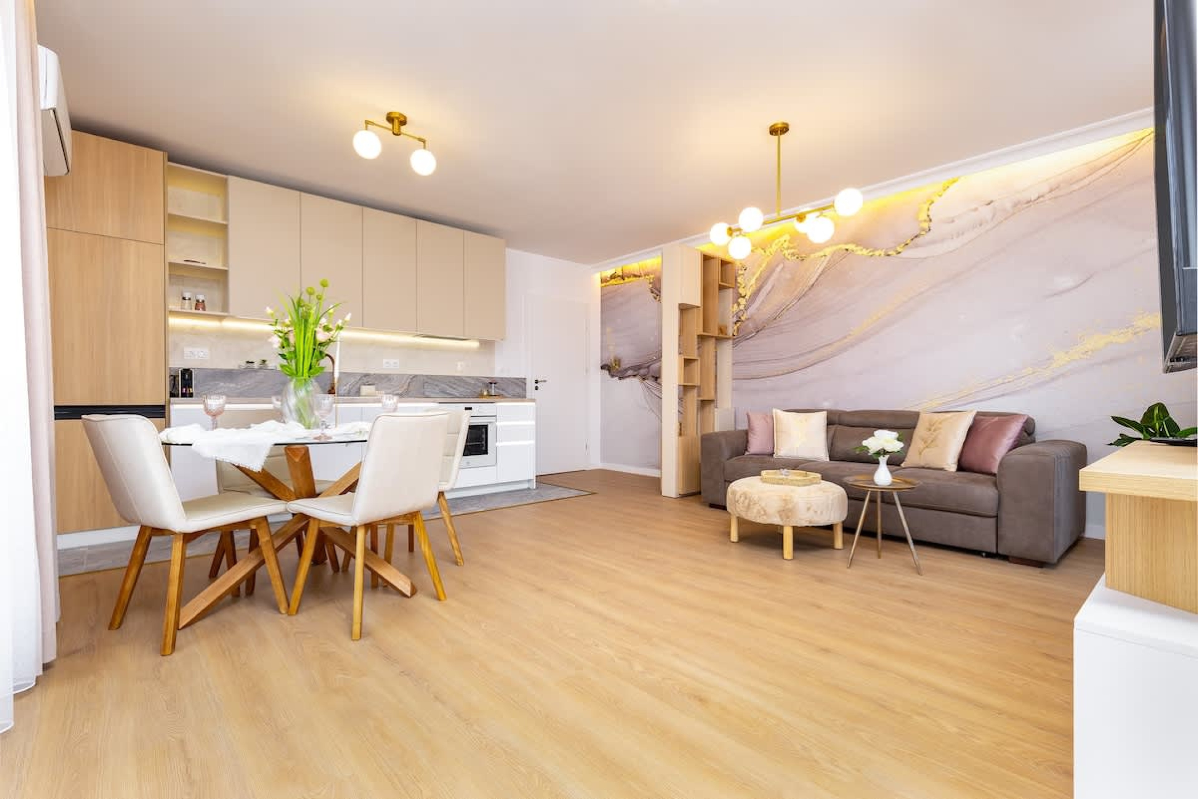 Scoutaround White Logo