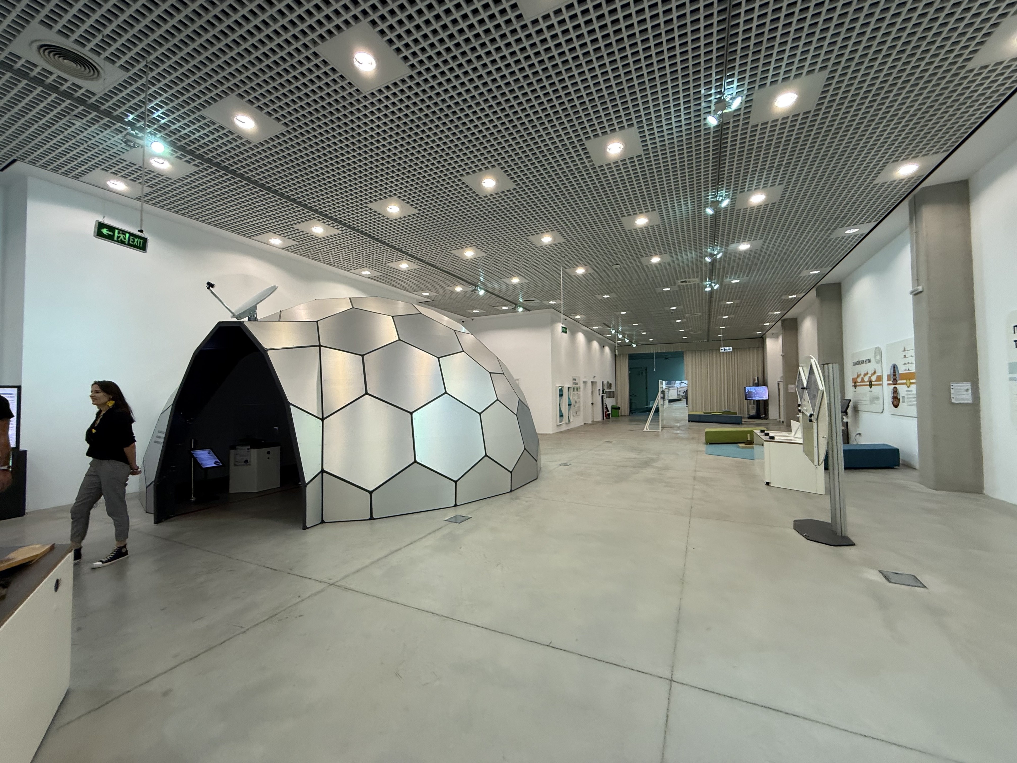 Scoutaround White Logo