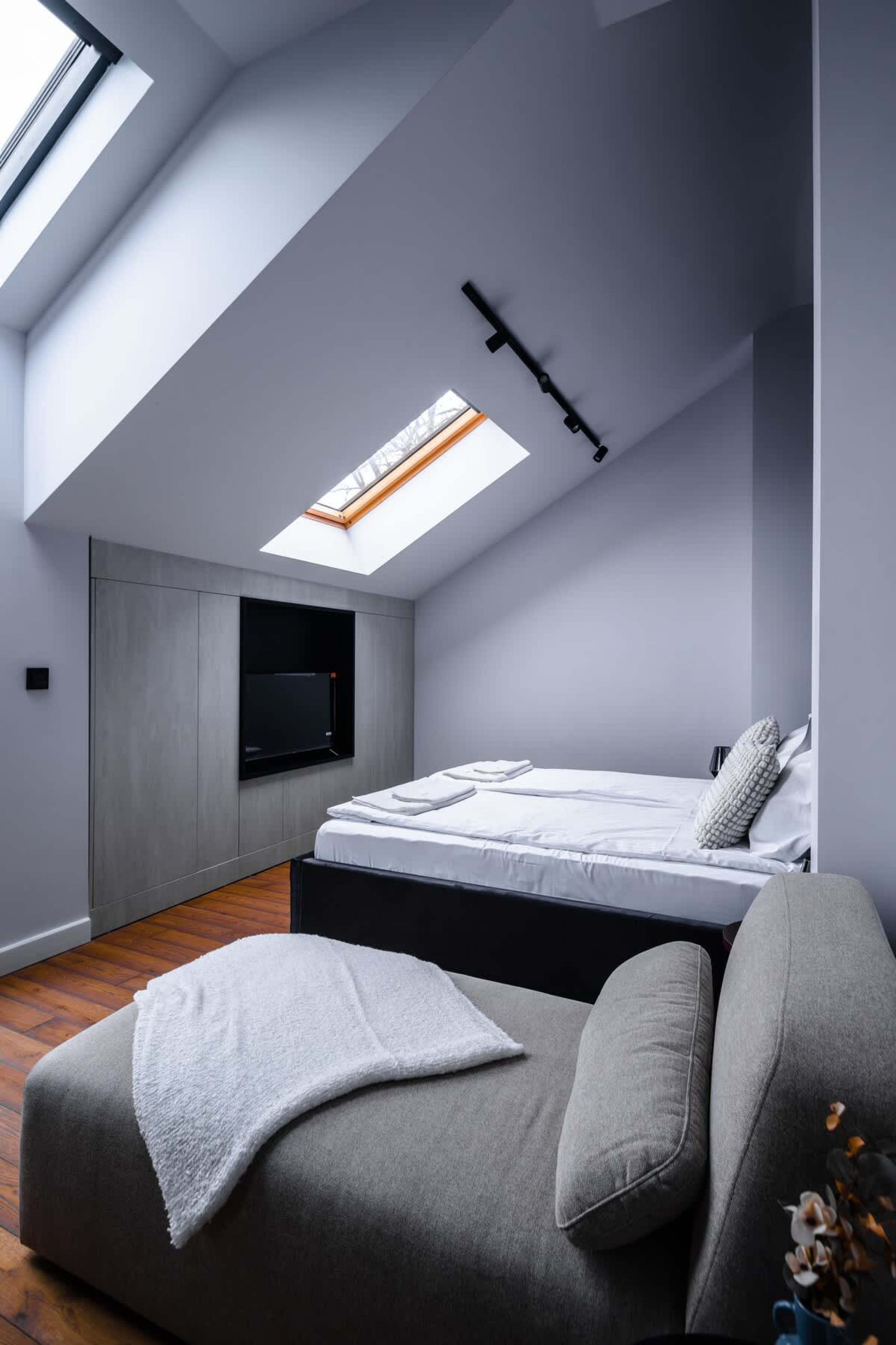 Scoutaround White Logo