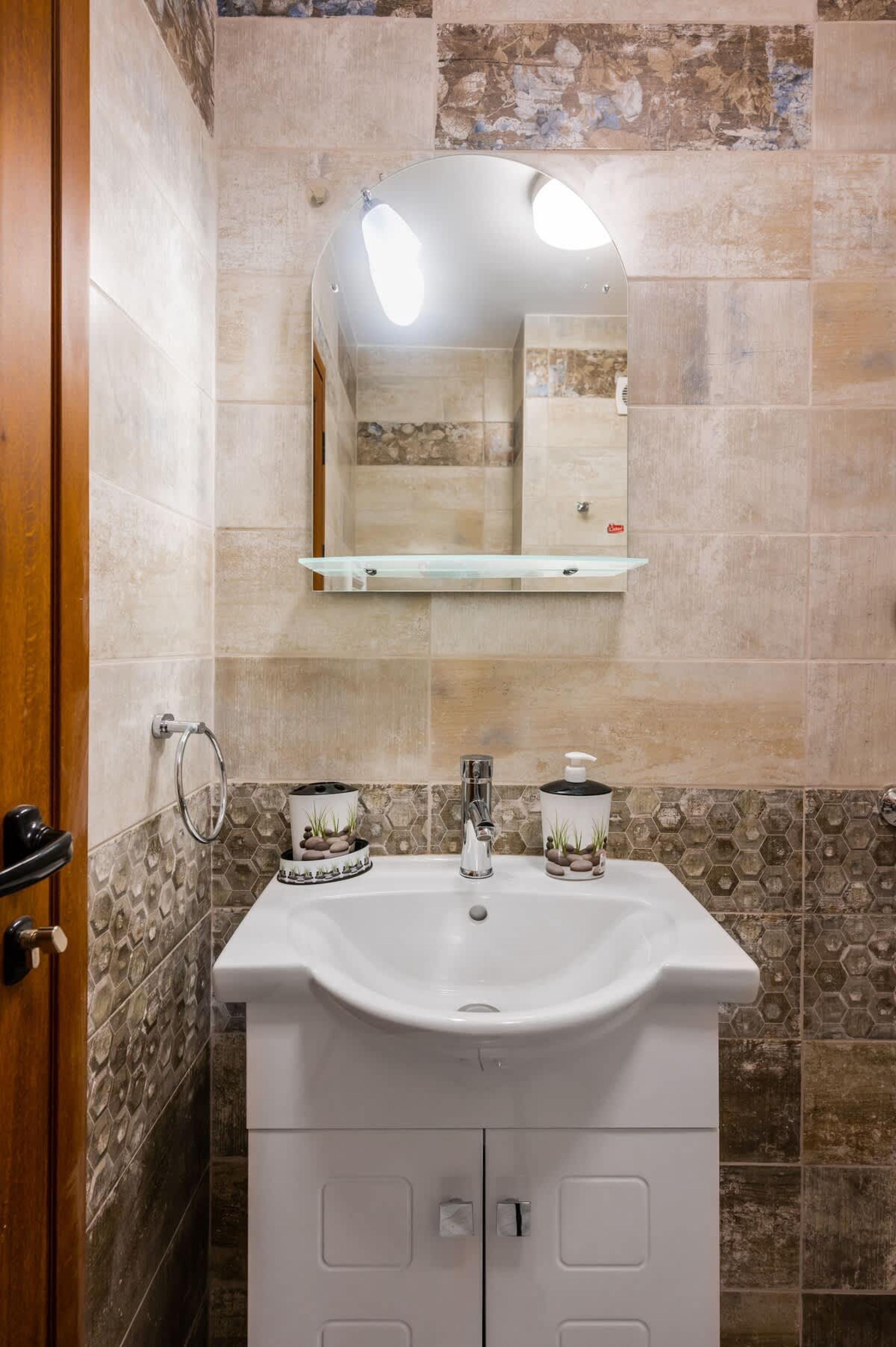 Nomad Haven: 1BD Flat with Balcony near the Center - Photo 10