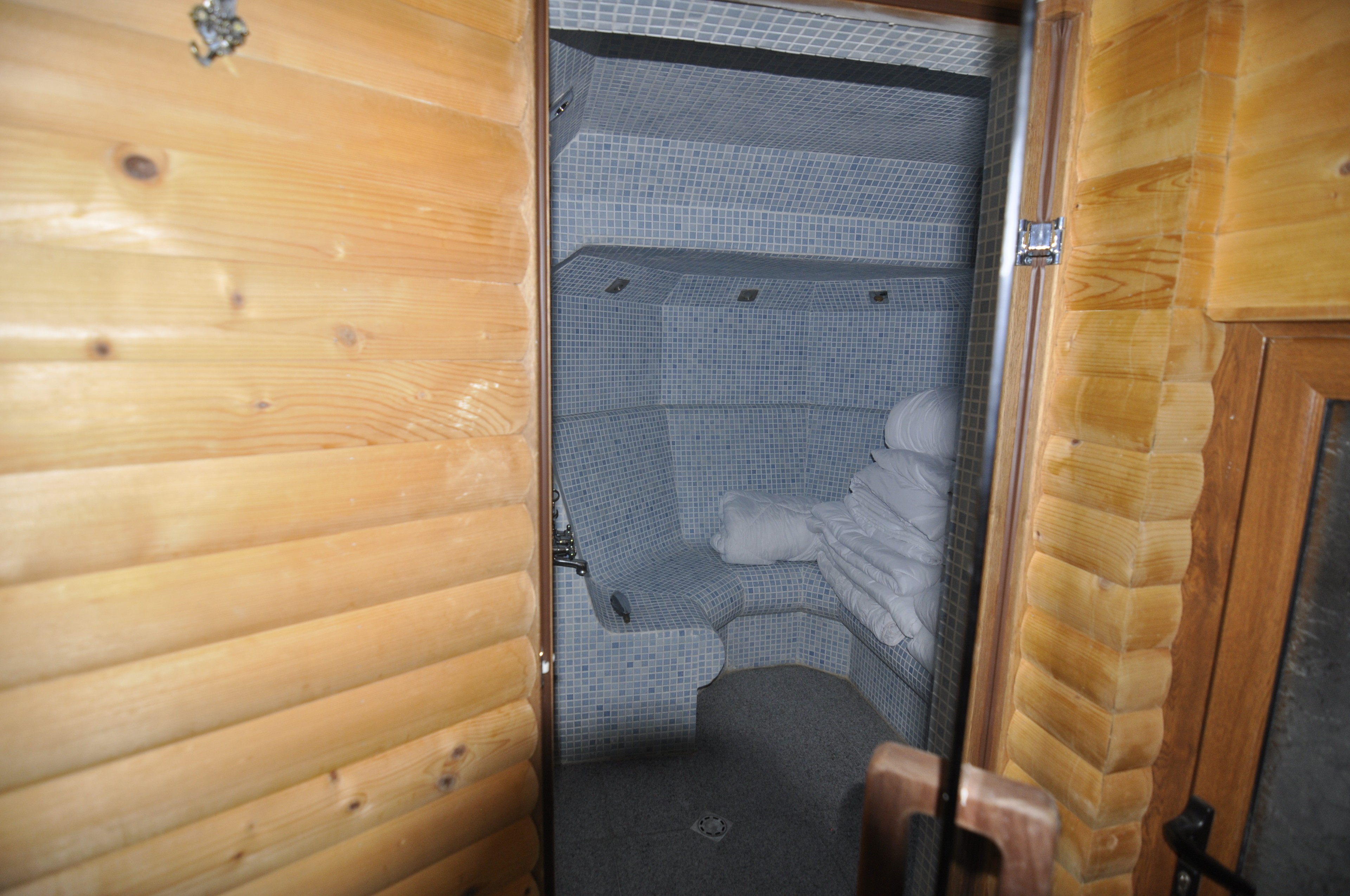 Scoutaround White Logo