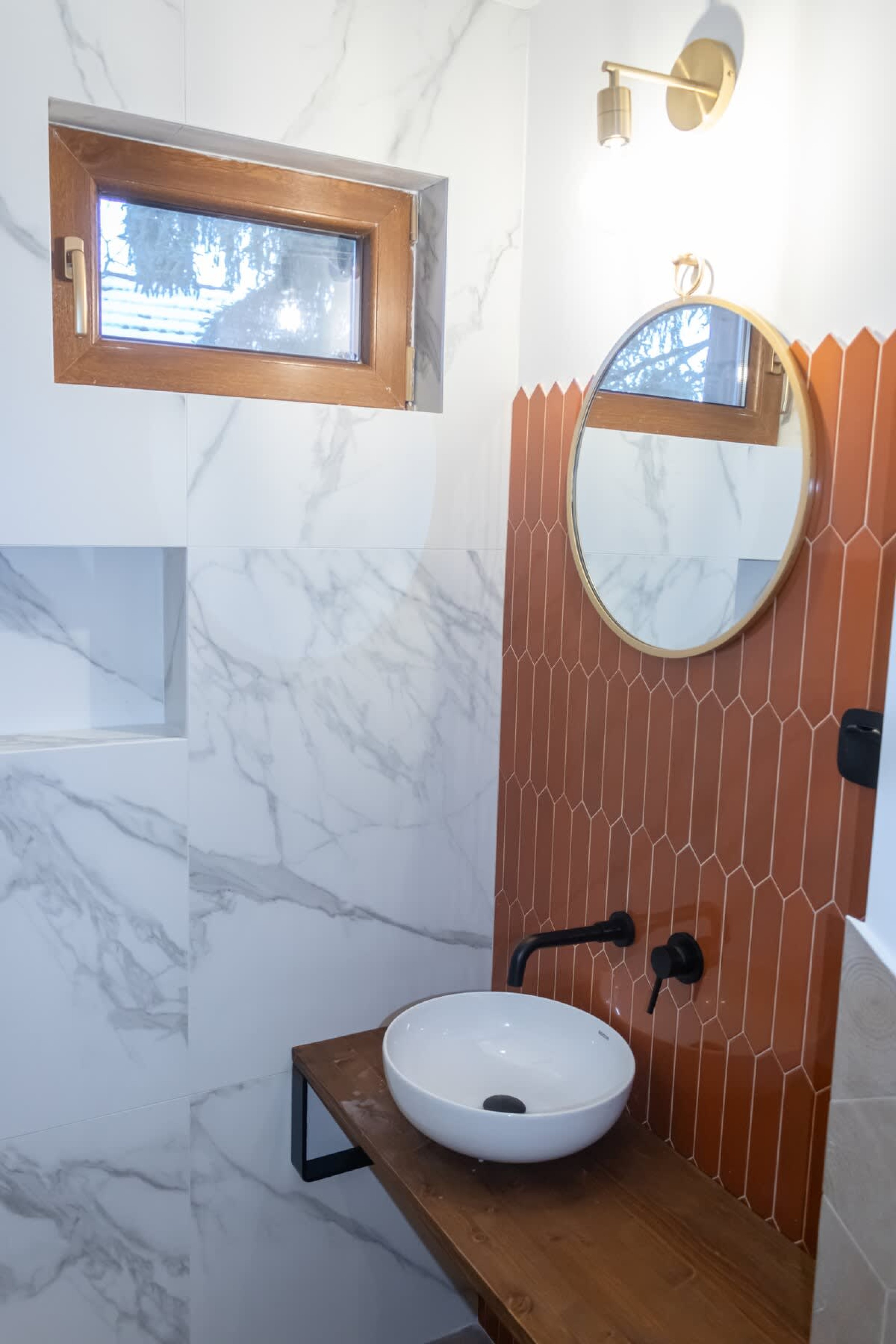 Scoutaround White Logo