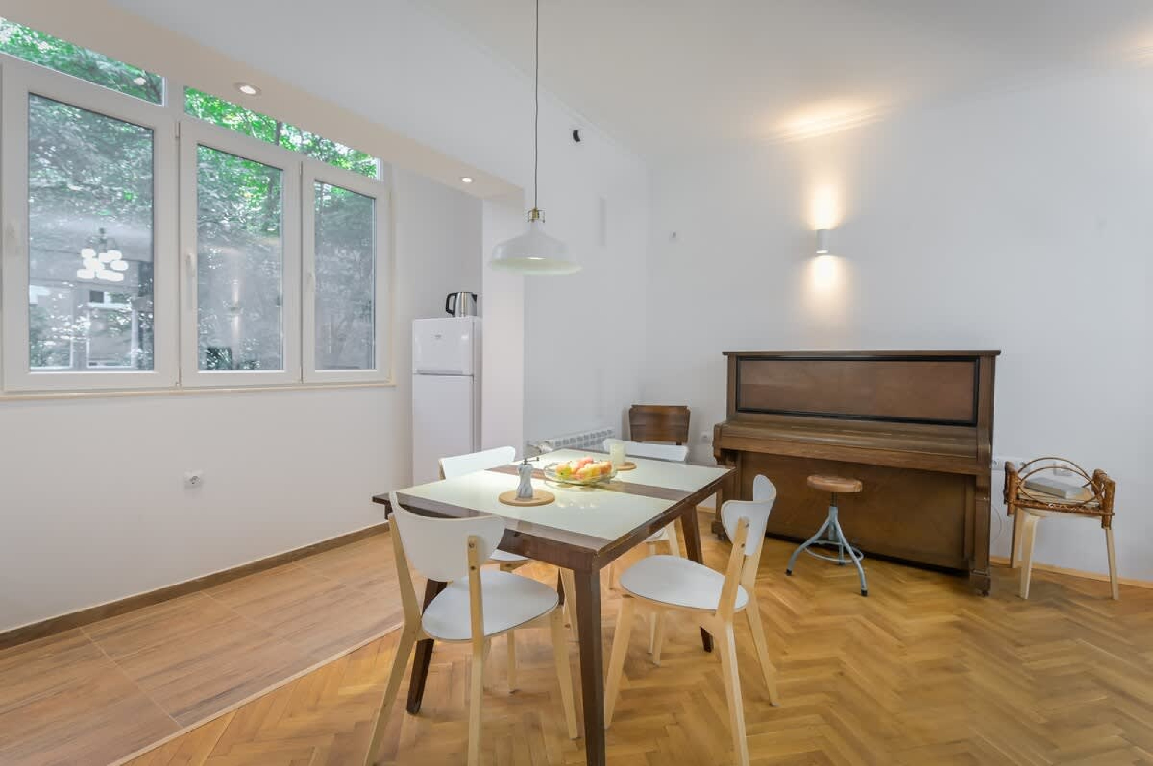 Scoutaround White Logo