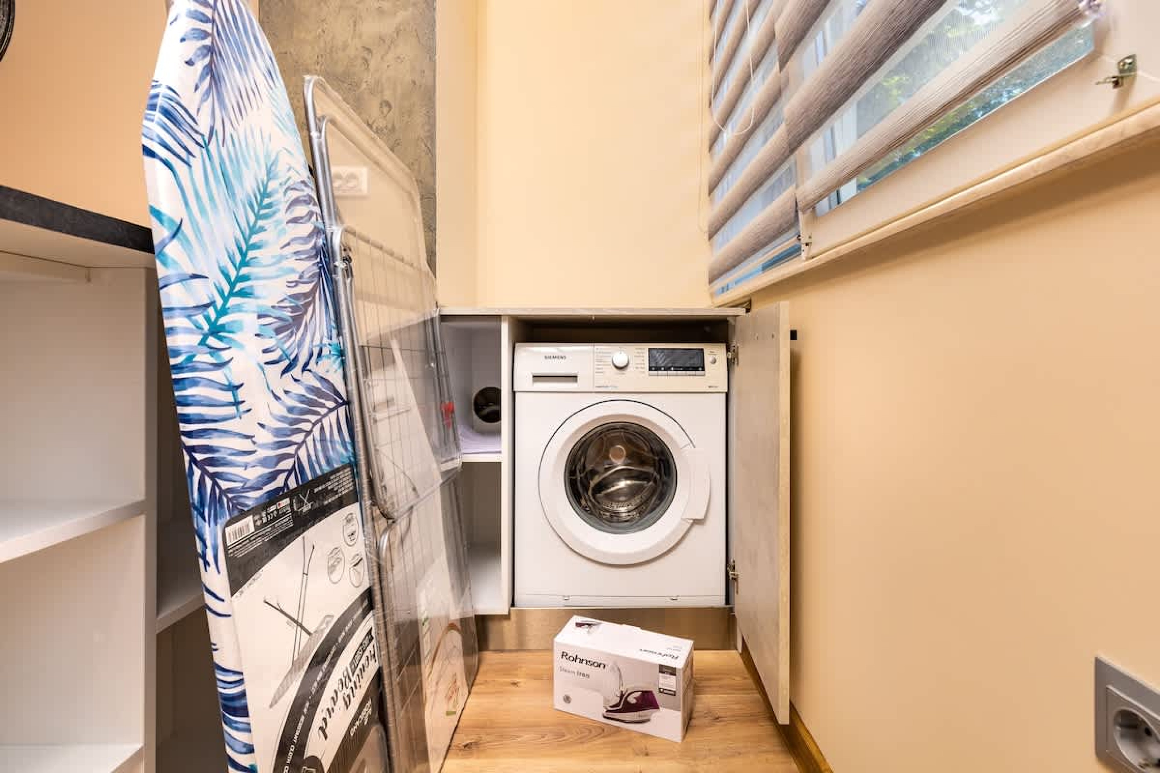 Scoutaround White Logo