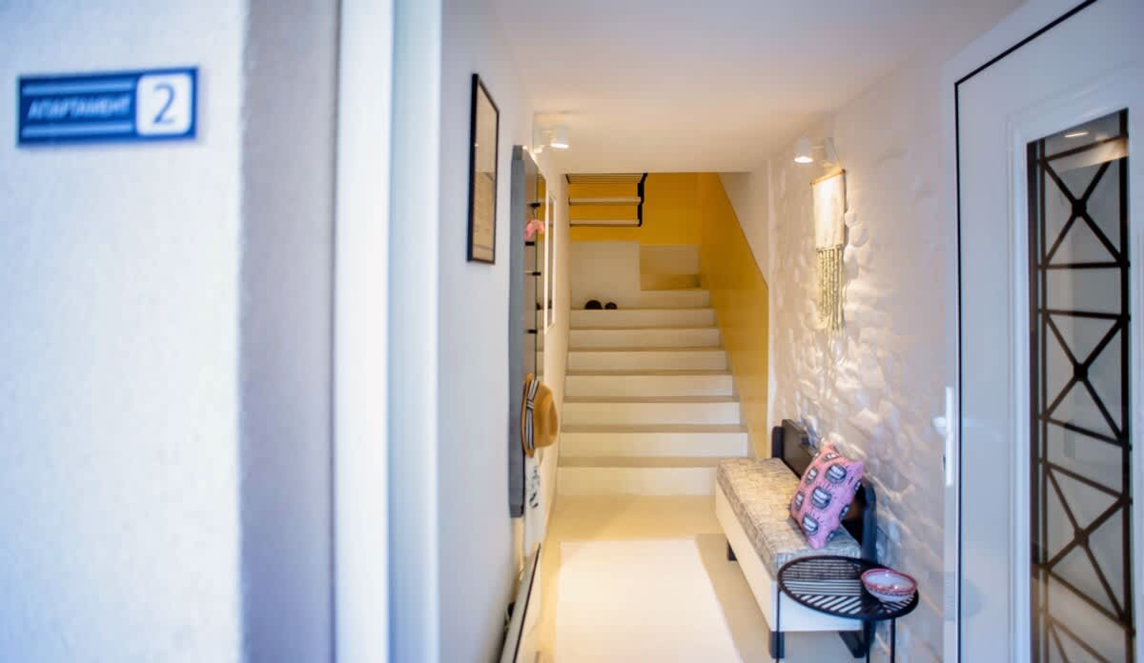 Scoutaround White Logo