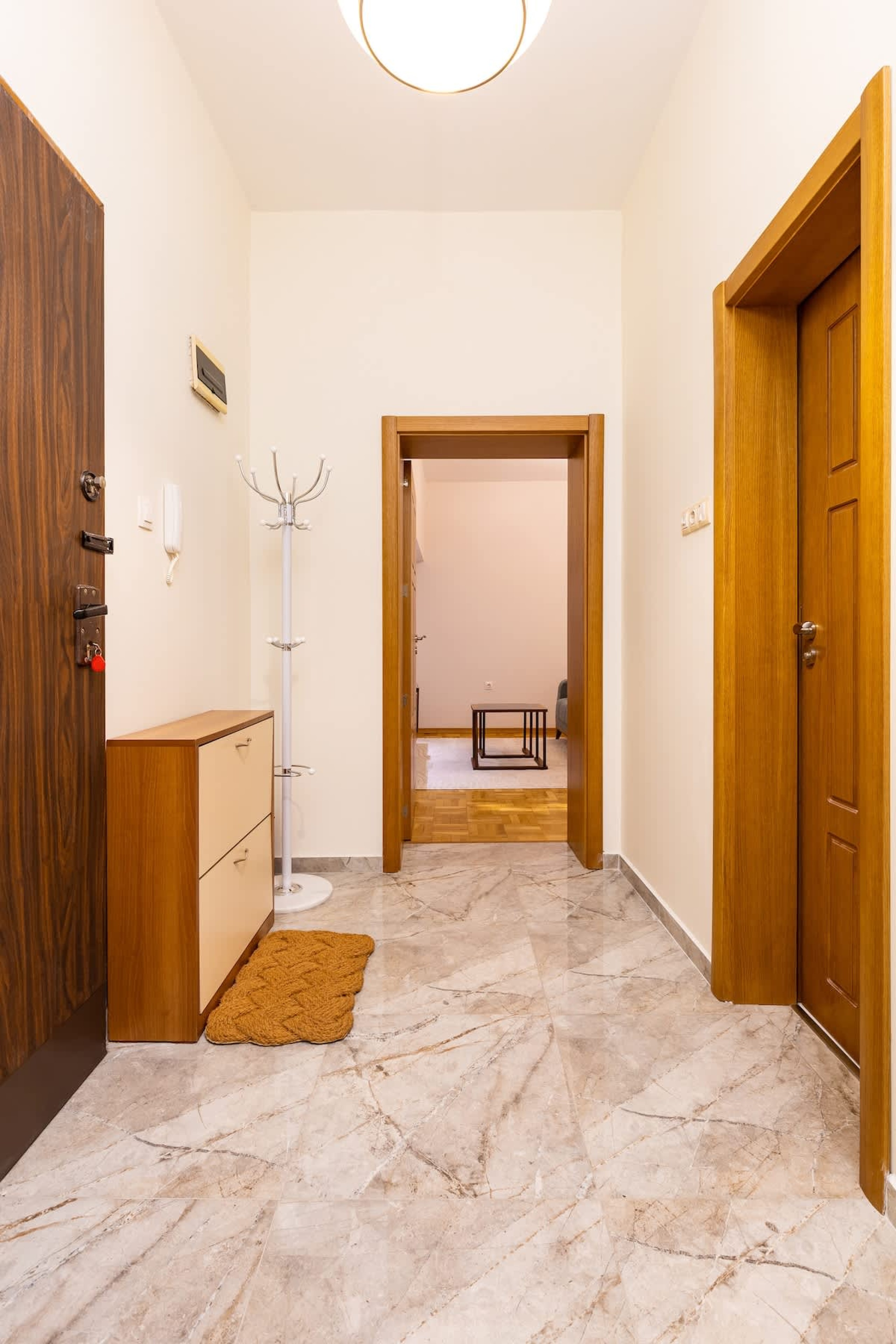 Scoutaround White Logo