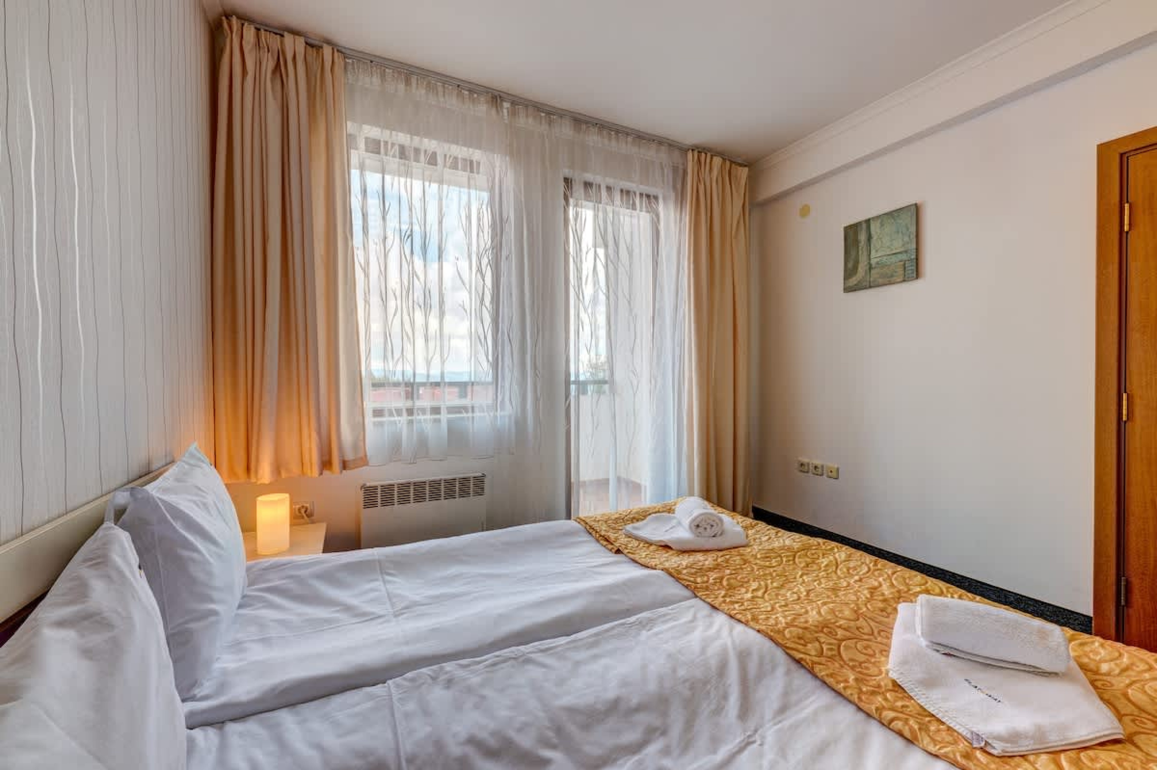 Colorful 2BD Apartment with Indoor Fireplace - Photo 10