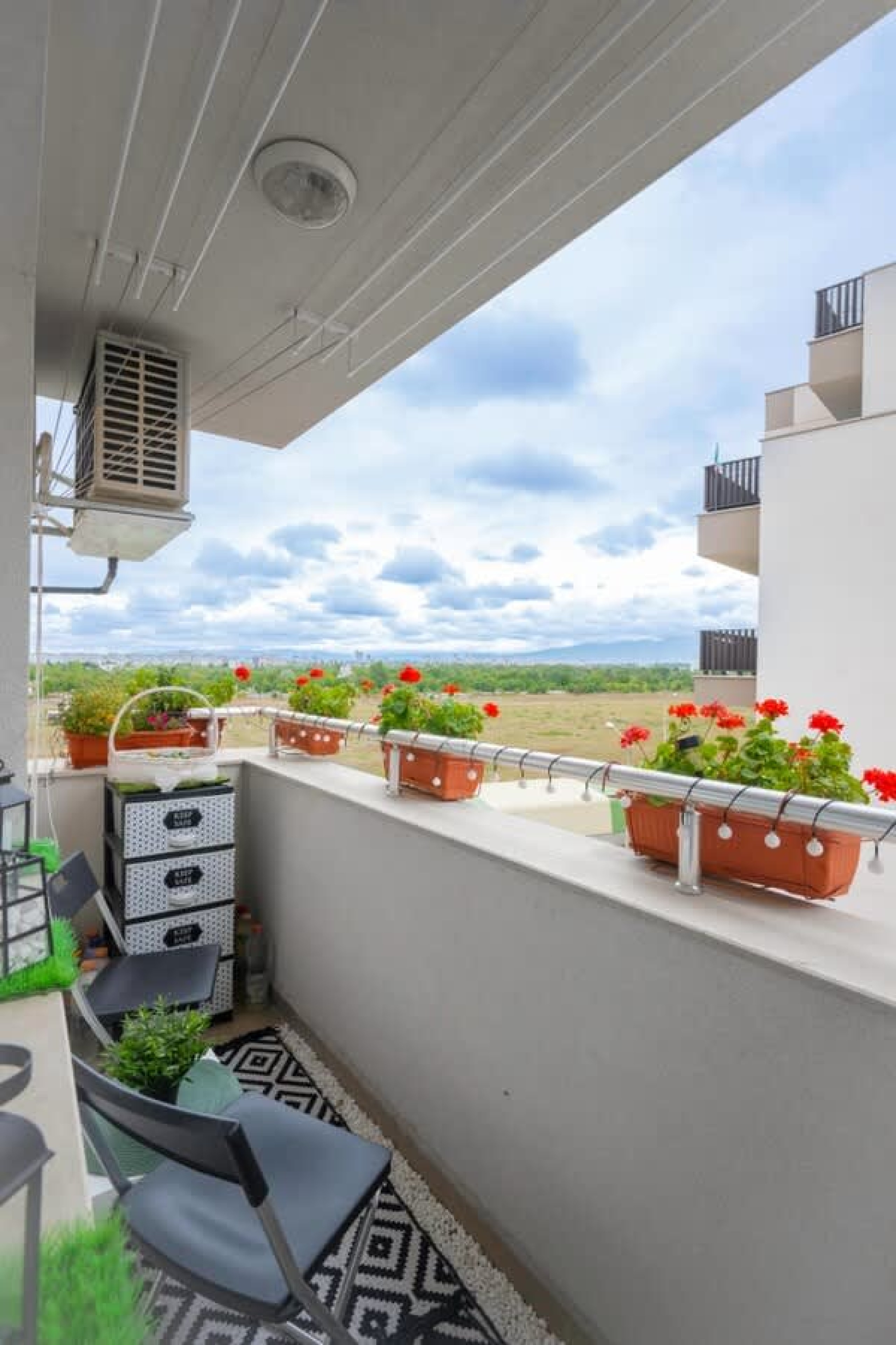 Scoutaround White Logo