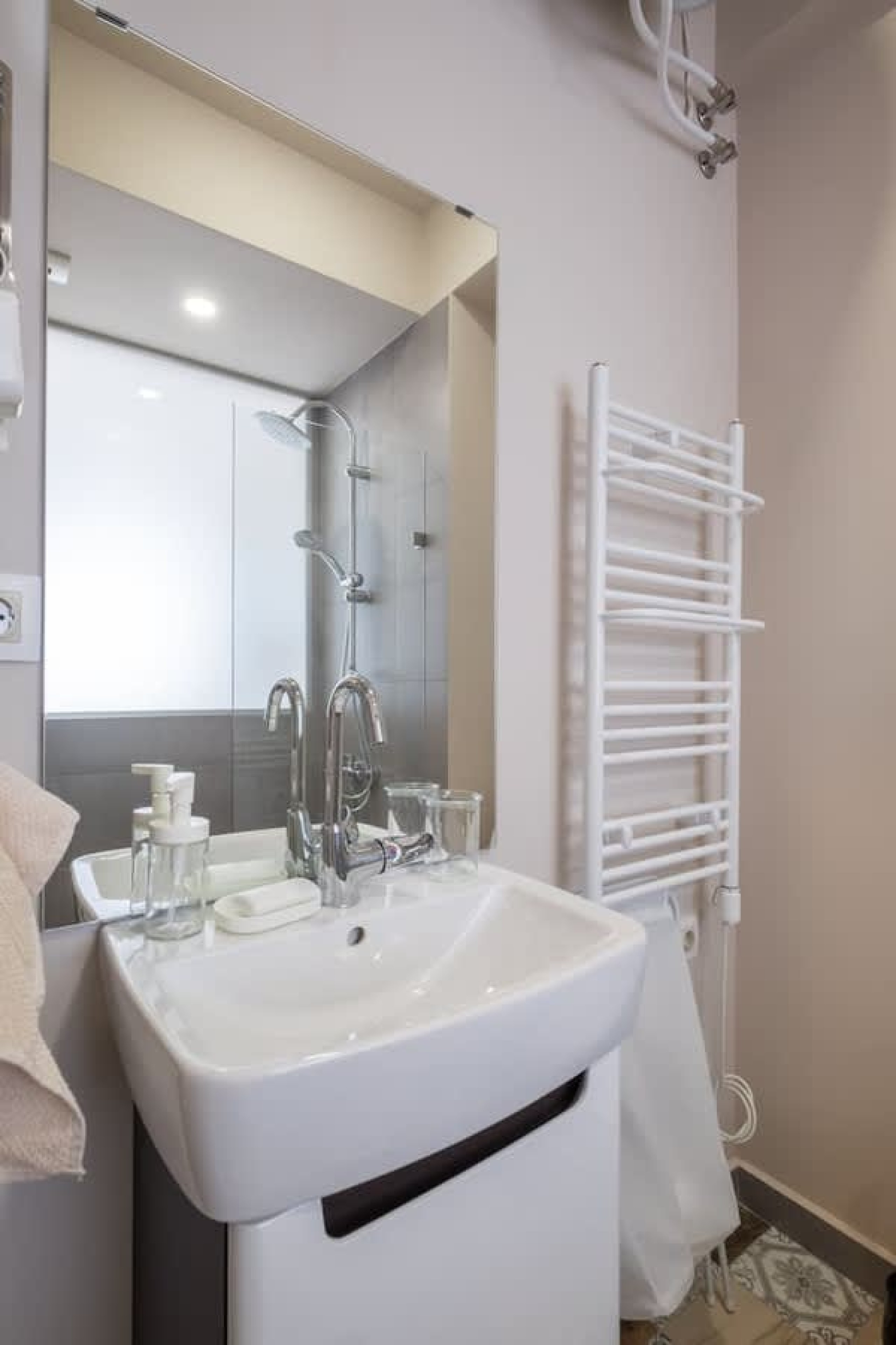 Enjoy The Ride | 2-BDR Lozenec Central Apartment - Photo 26