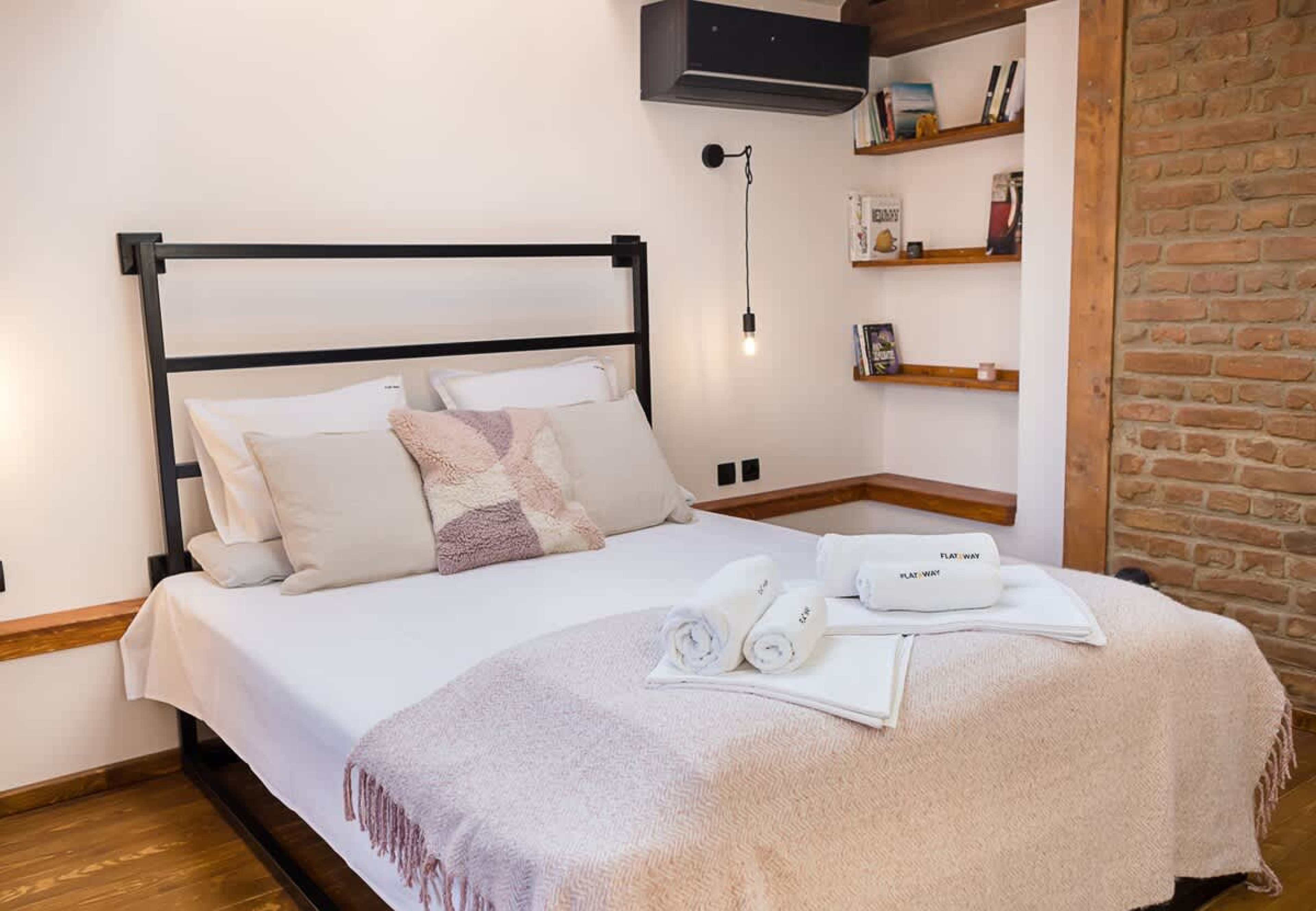 Scoutaround White Logo