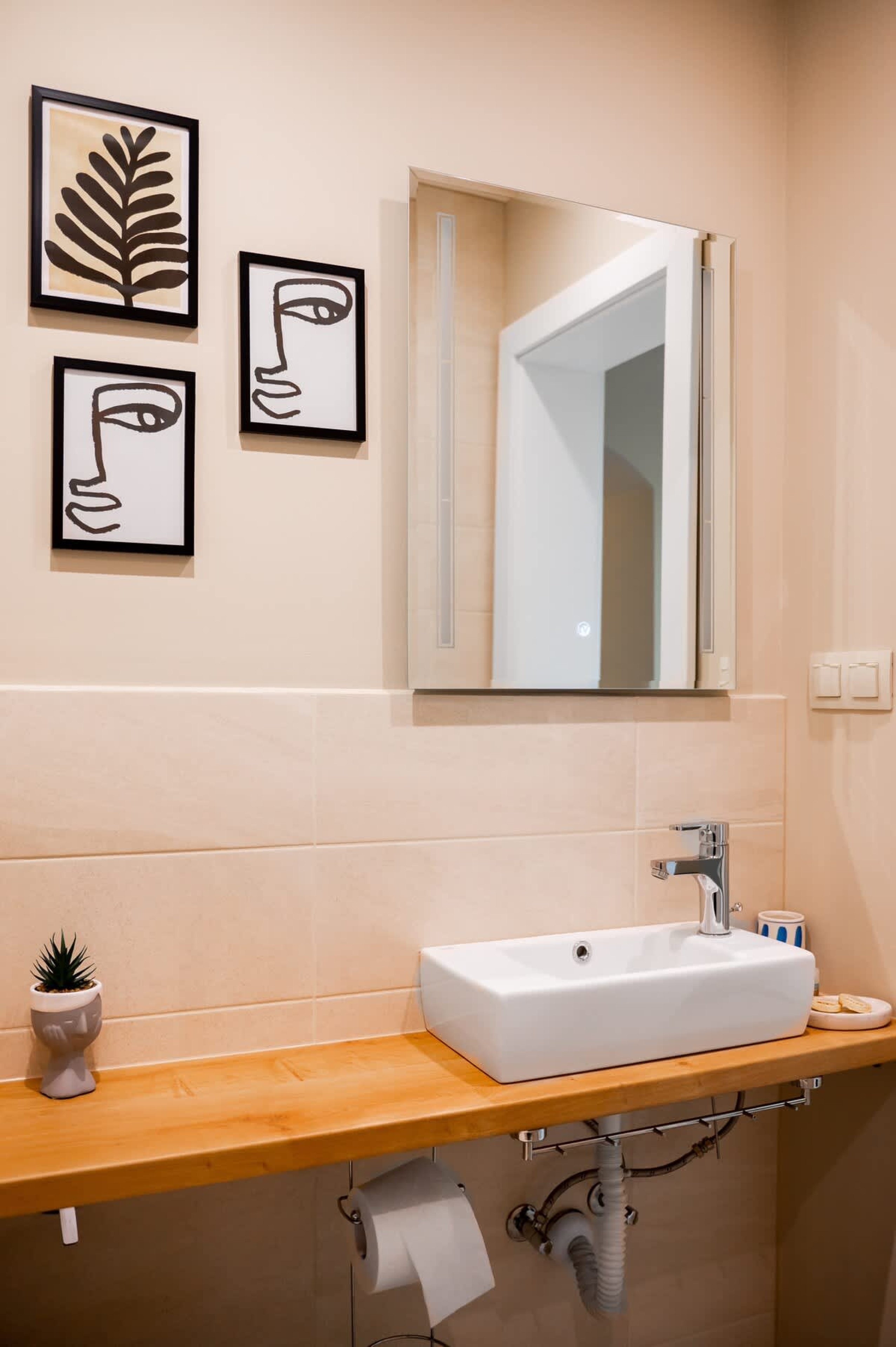 Scoutaround White Logo