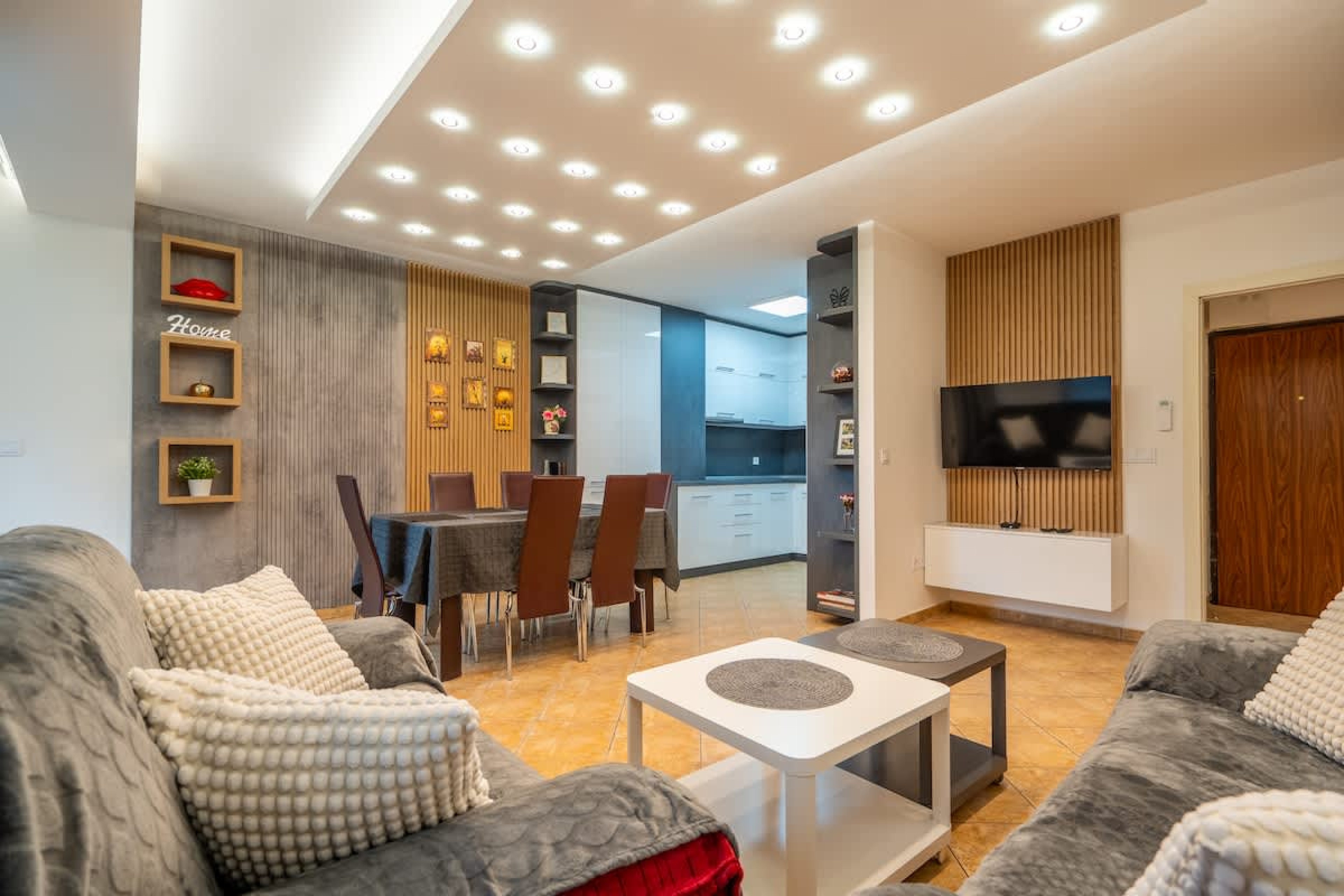 Scoutaround White Logo