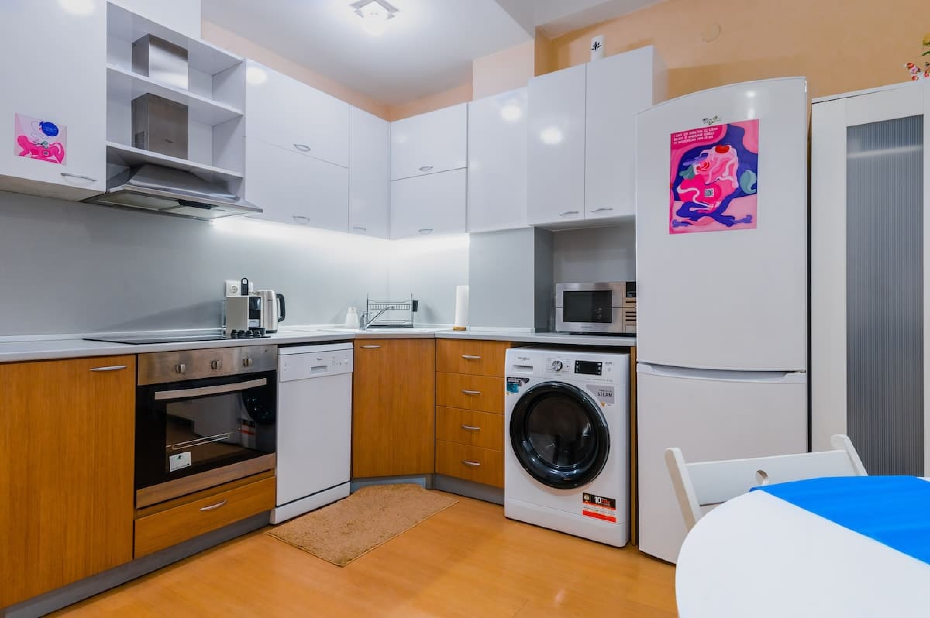 Sofia’s Best Area - Workspace+300 MBPS WiFi - Photo 17