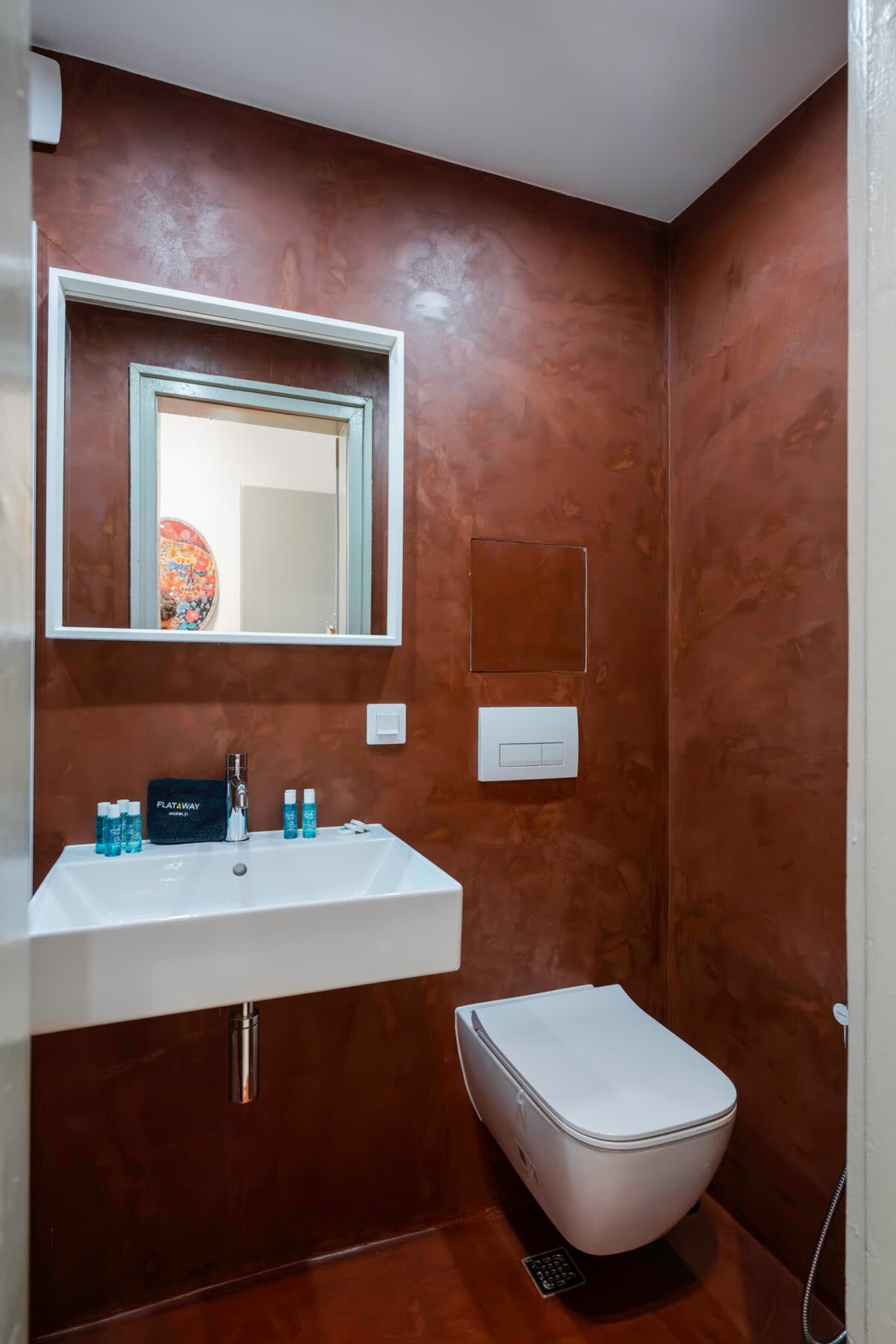 Scoutaround White Logo