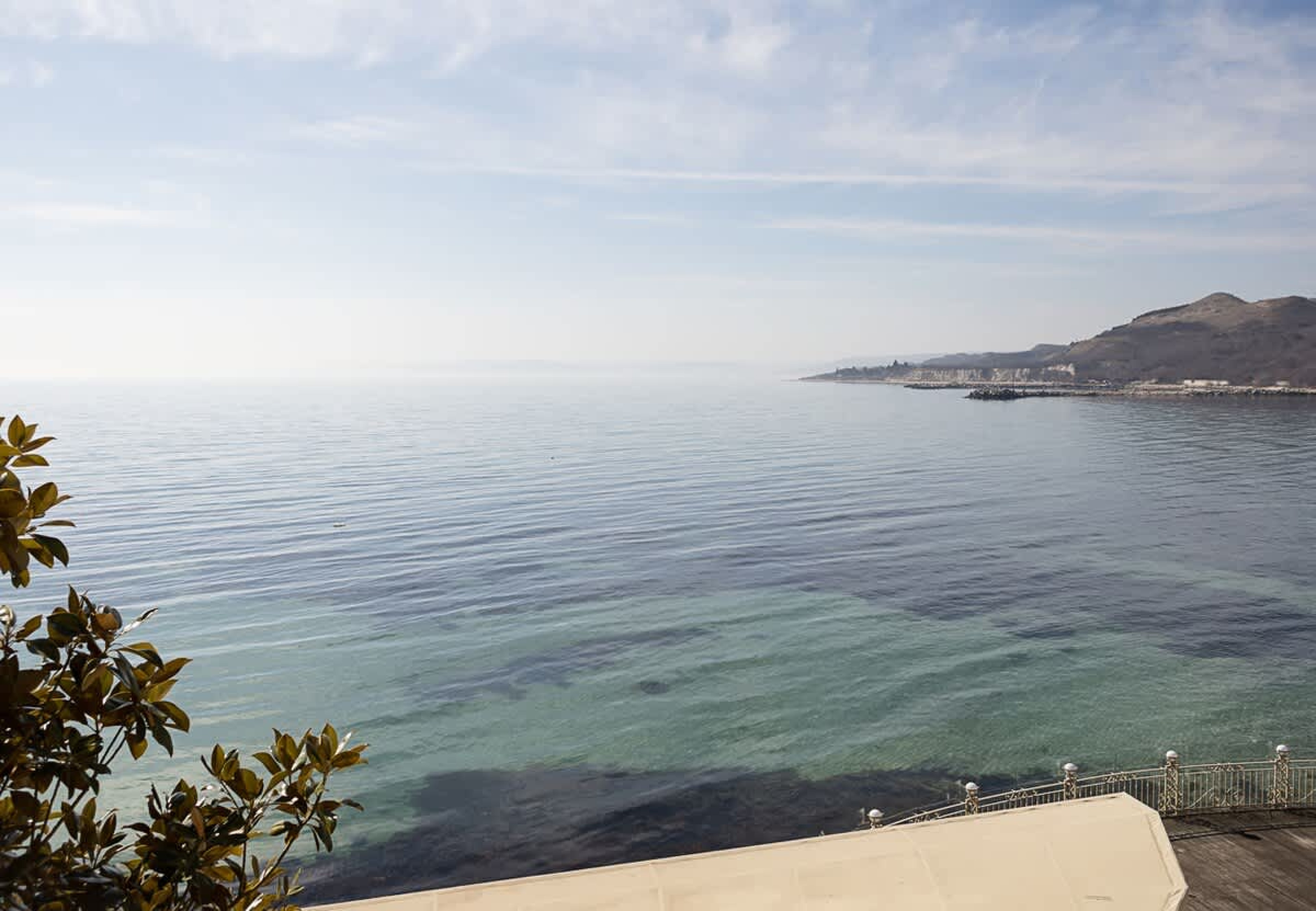 Seaside Bliss: Elegant 1BD with Stunning View - Photo 5