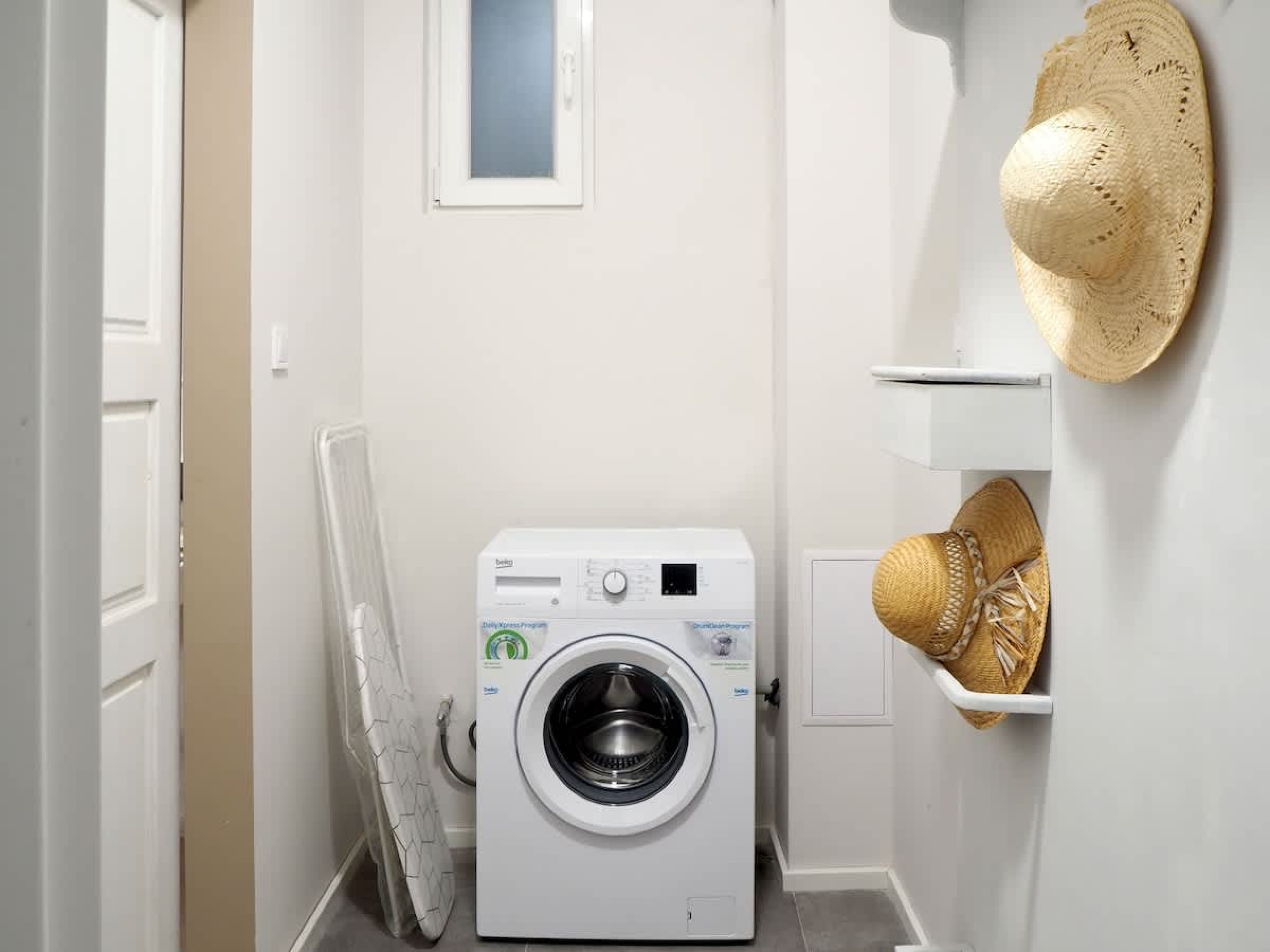 Scoutaround White Logo