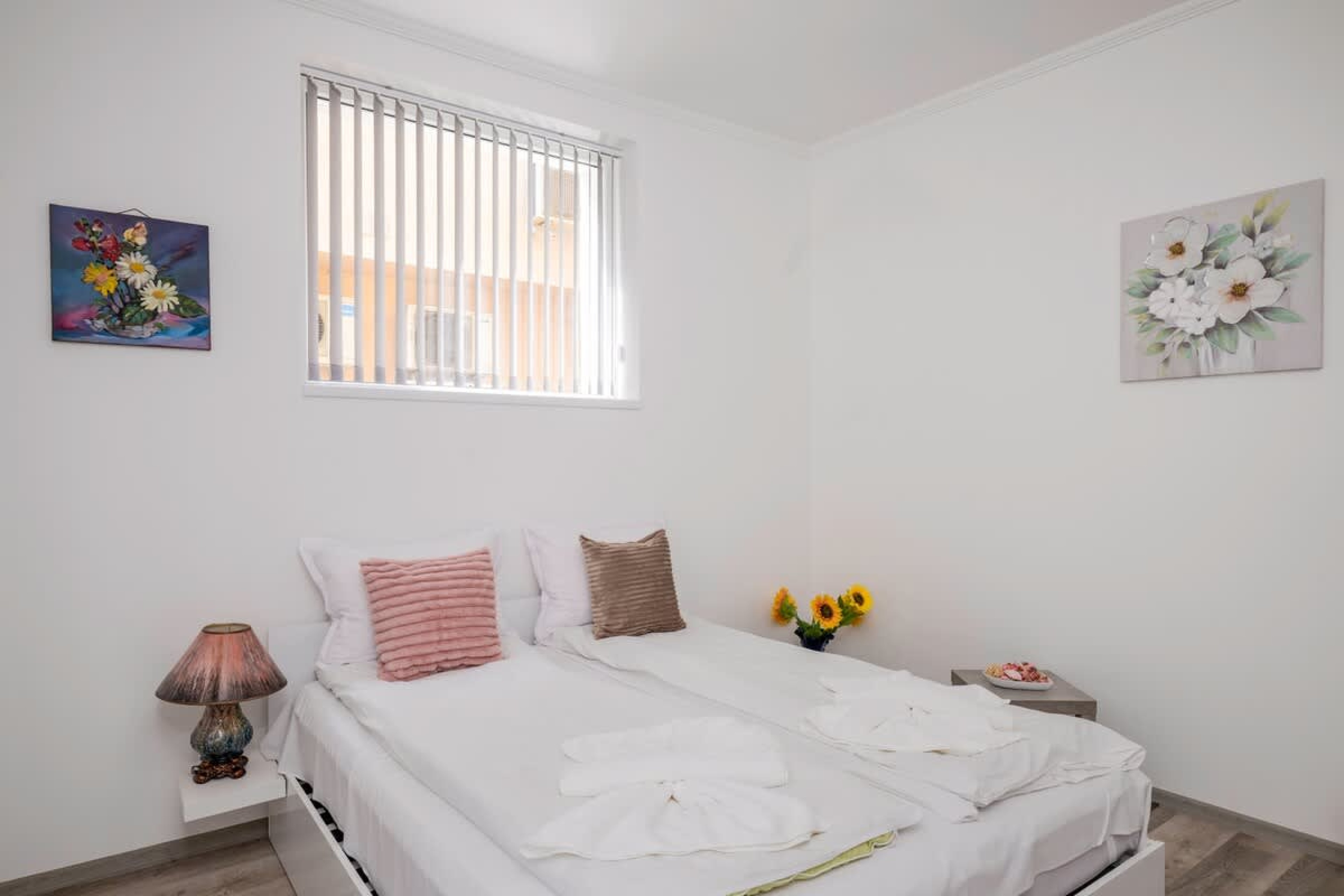 Scoutaround White Logo