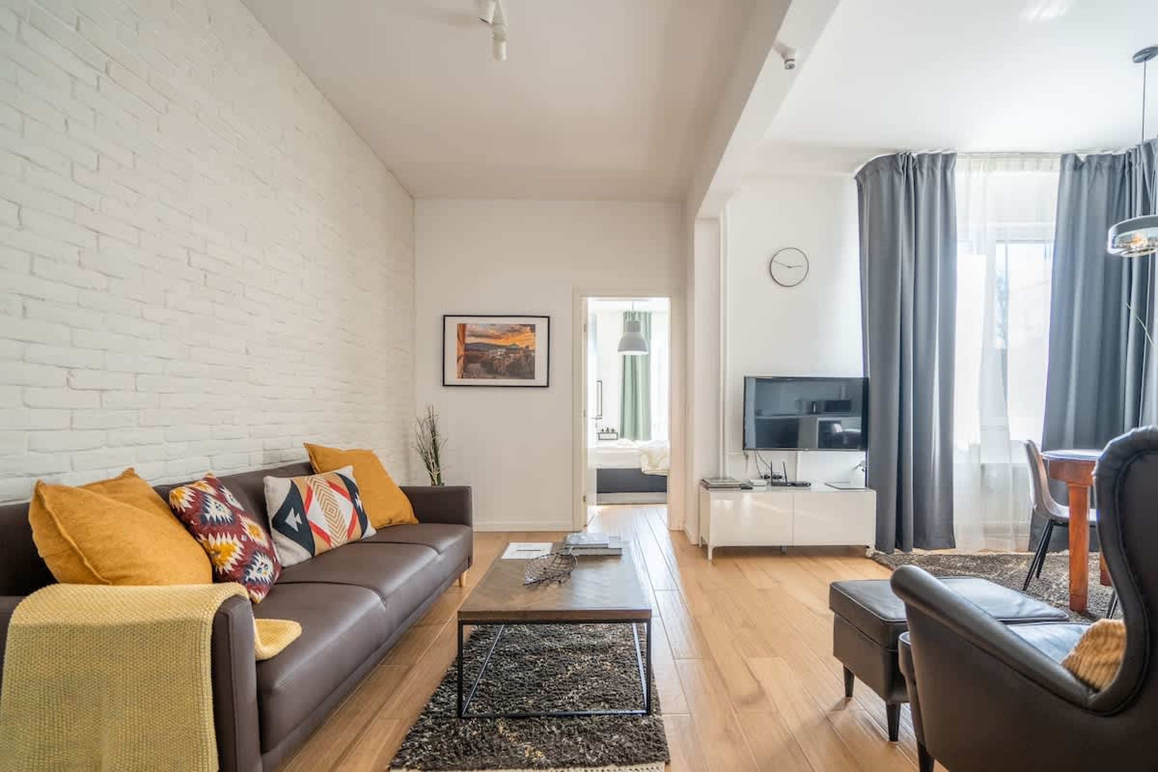 Scoutaround White Logo