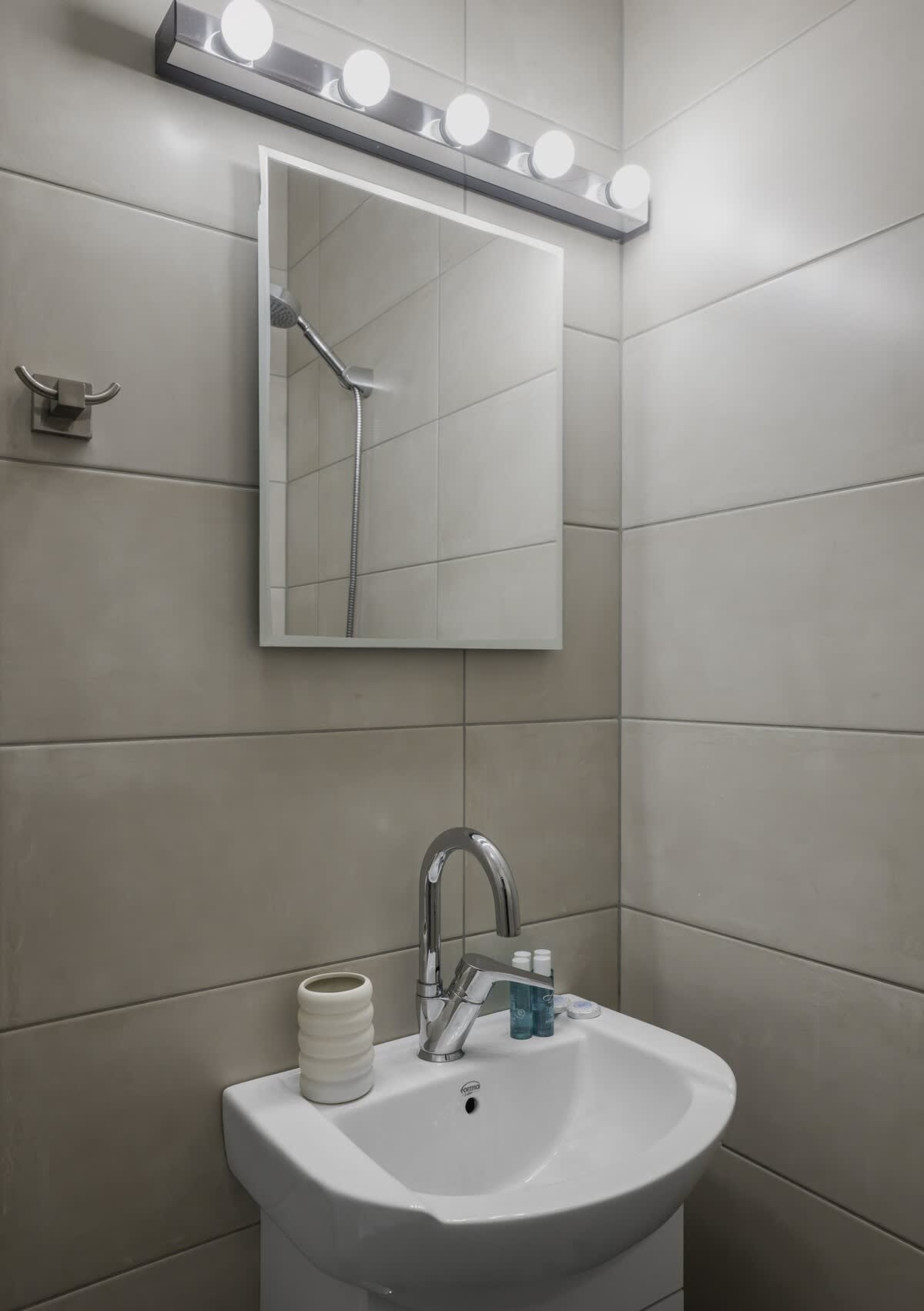 Scoutaround White Logo