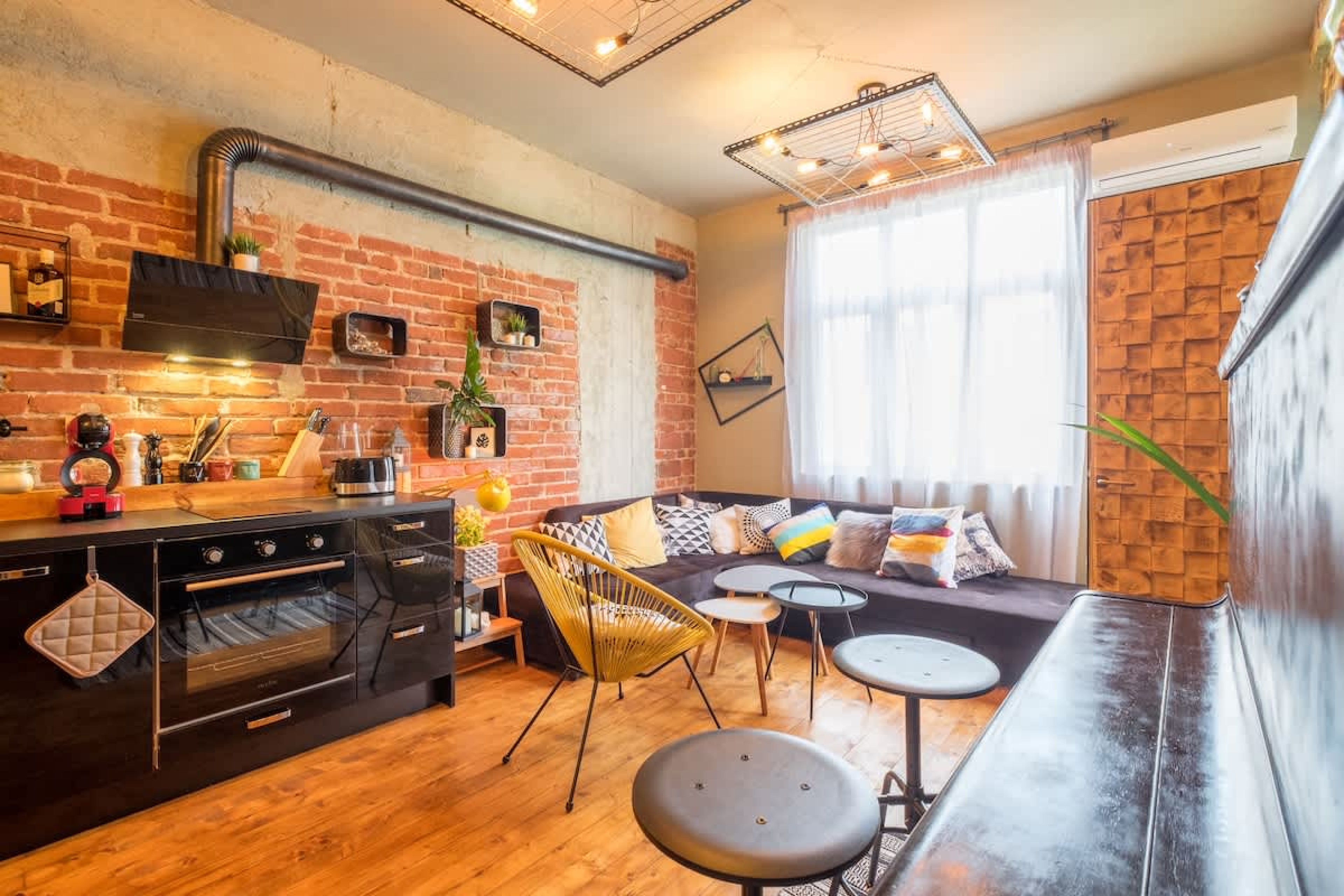 2 BDR &amp; 2 BTHR Funky Apartment / Supreme Location - Photo 25