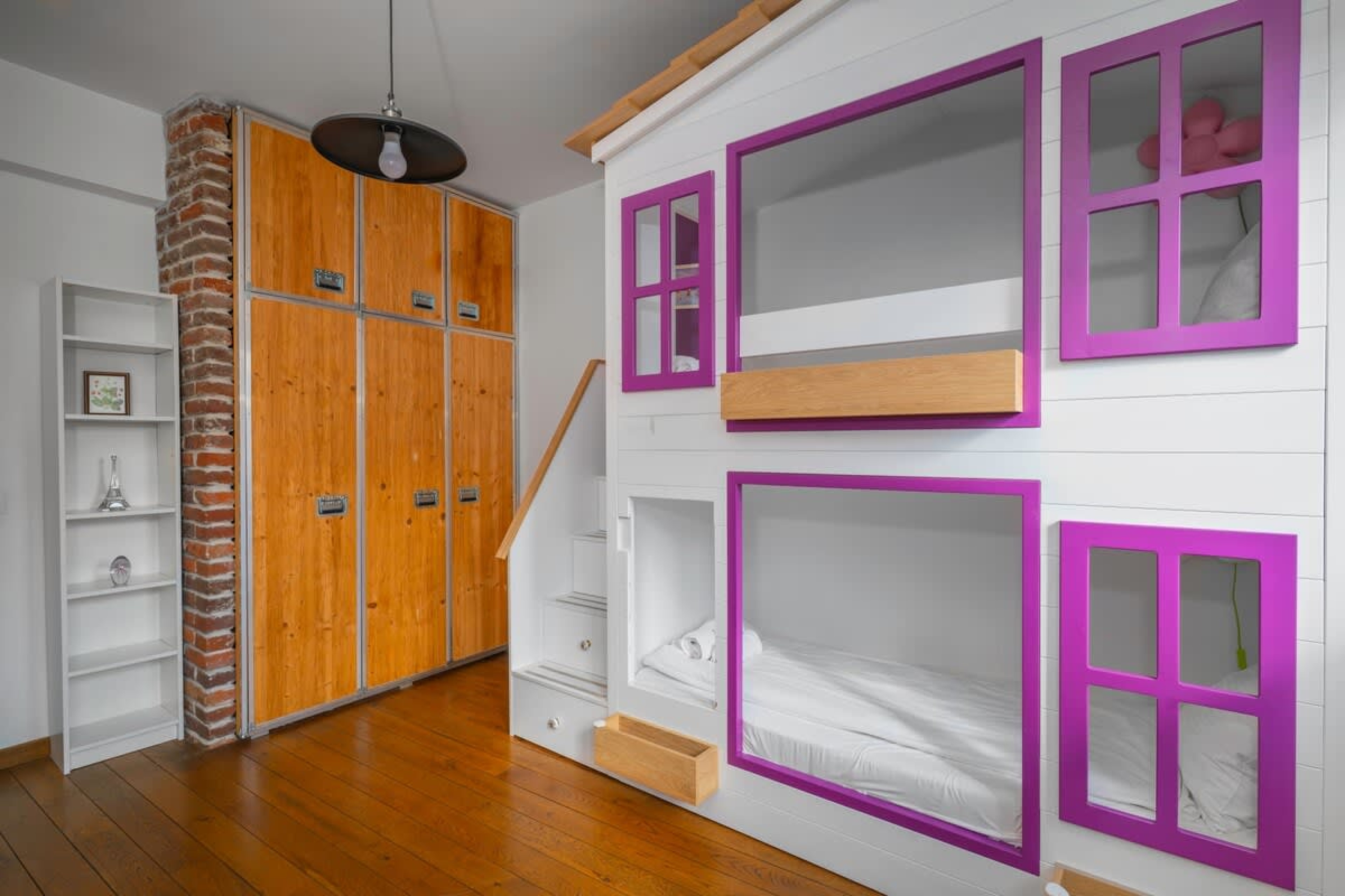 Scoutaround White Logo