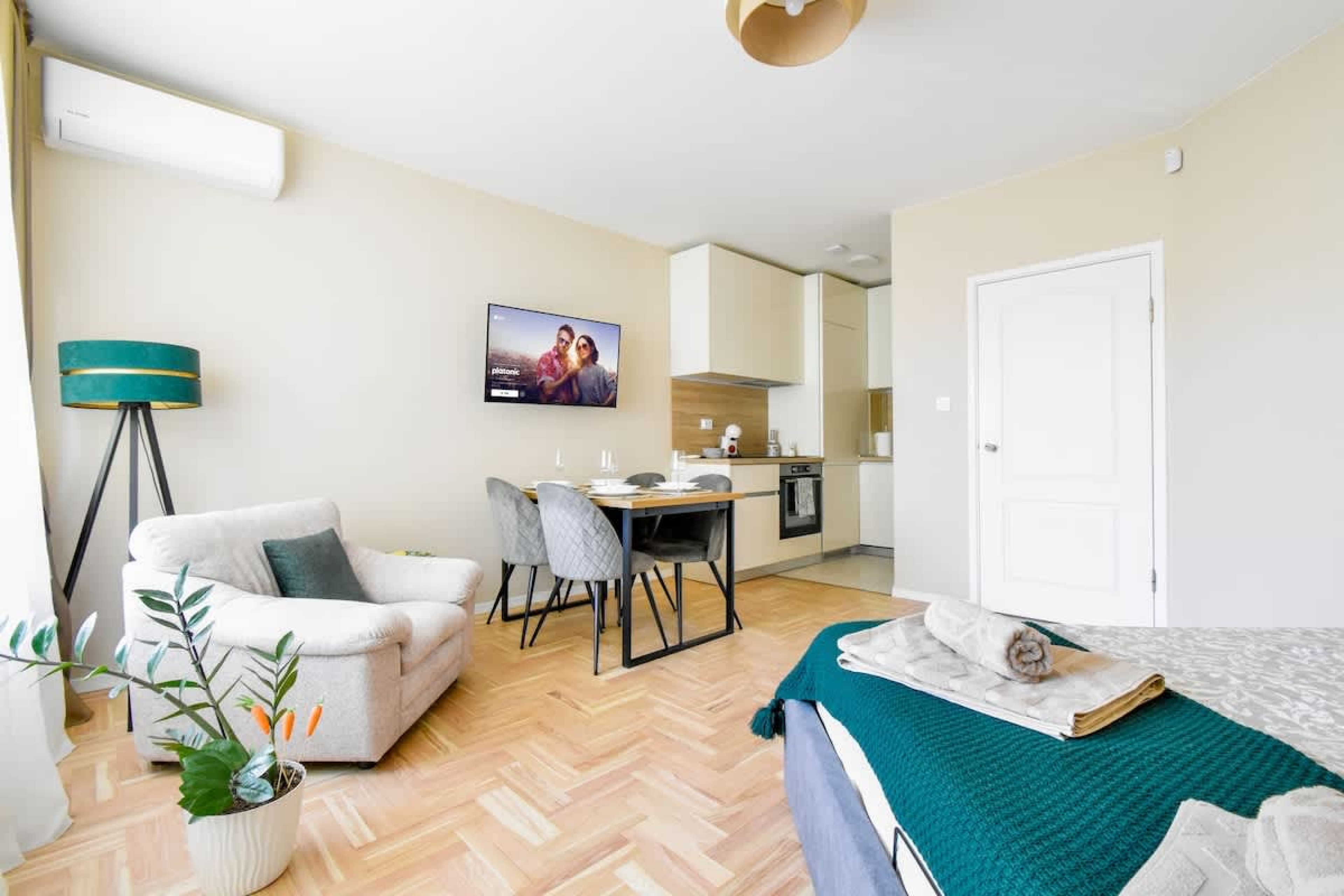 Scoutaround White Logo