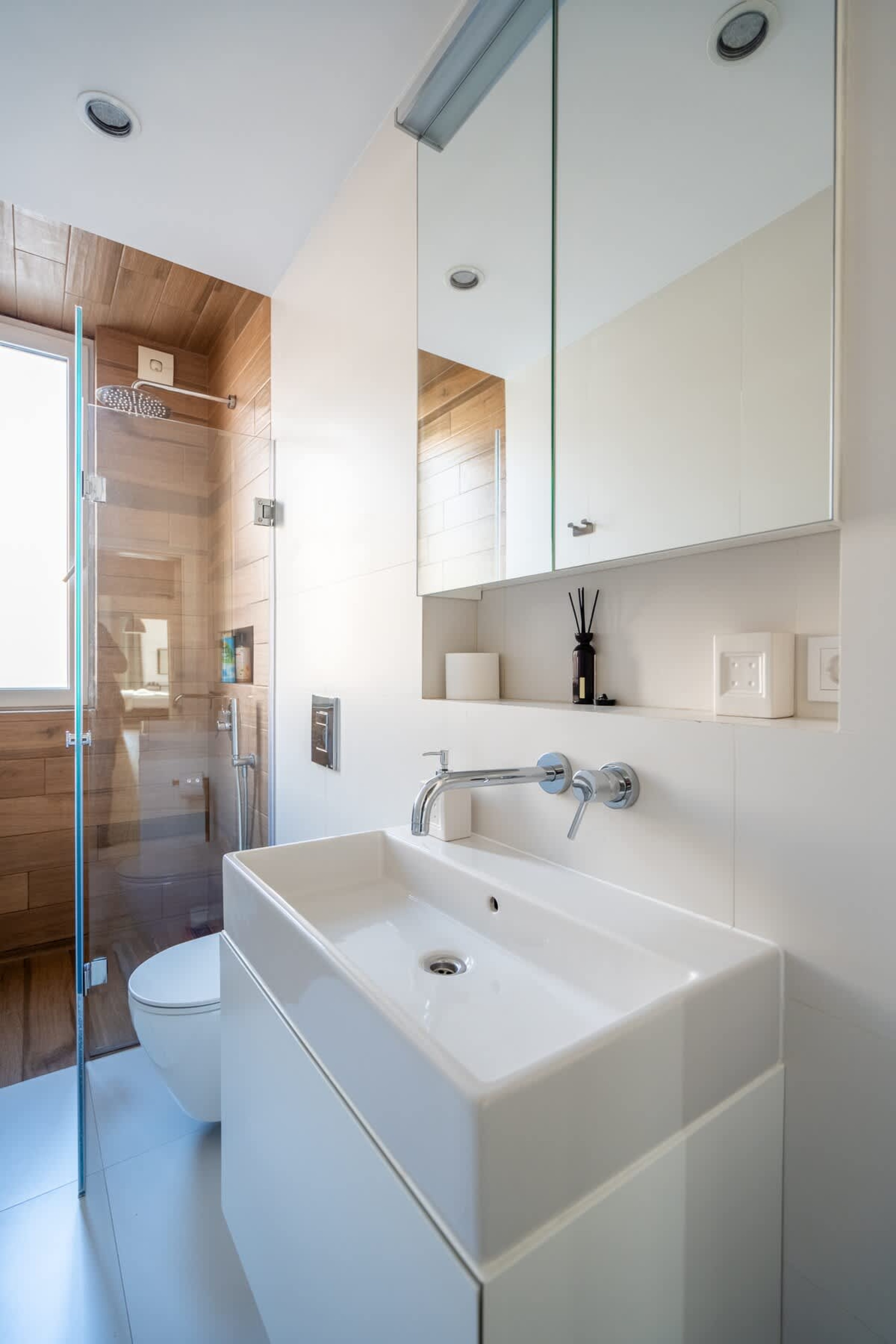 Scoutaround White Logo