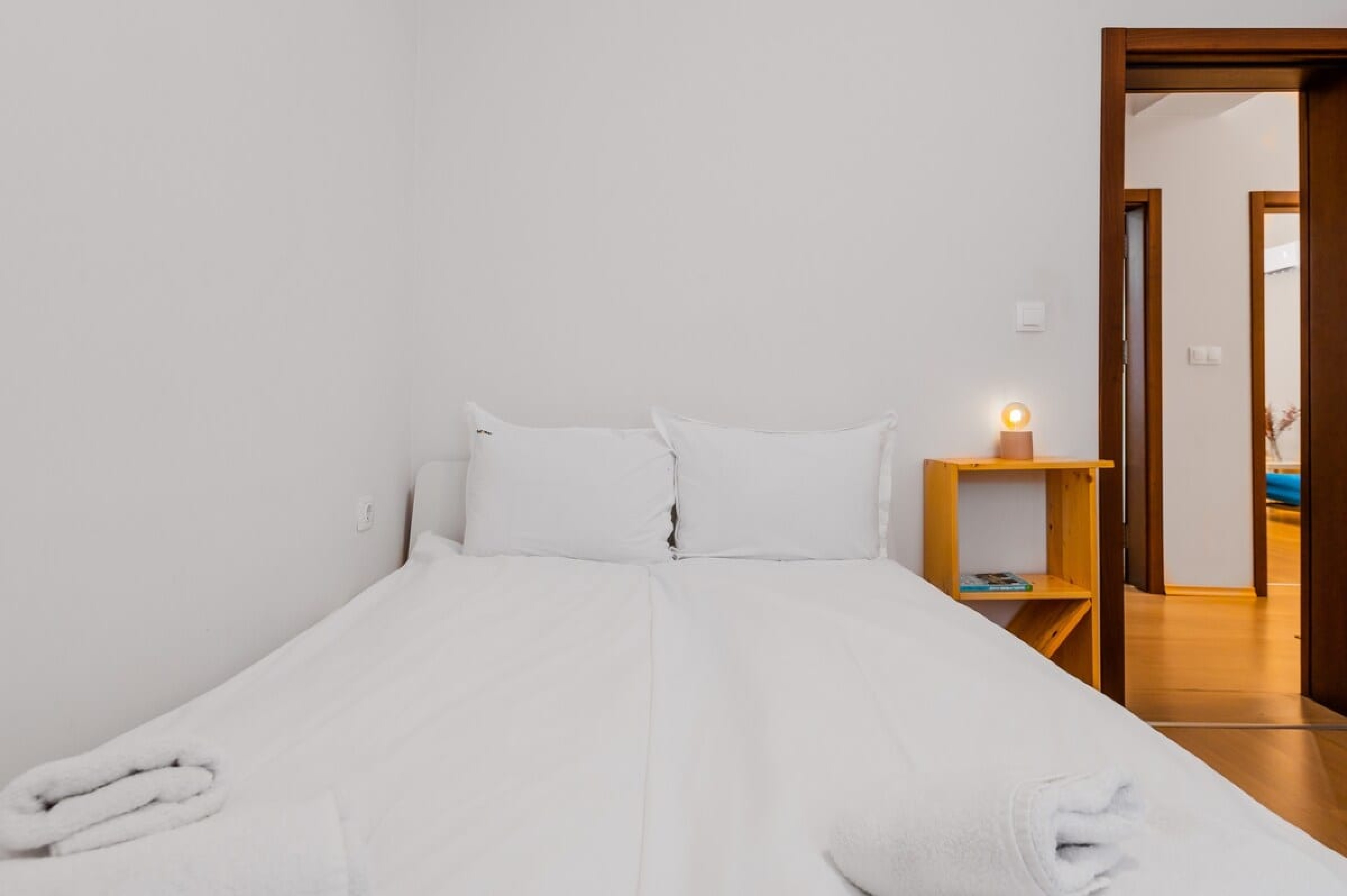 Sofia’s Best Area - Workspace+300 MBPS WiFi - Photo 4