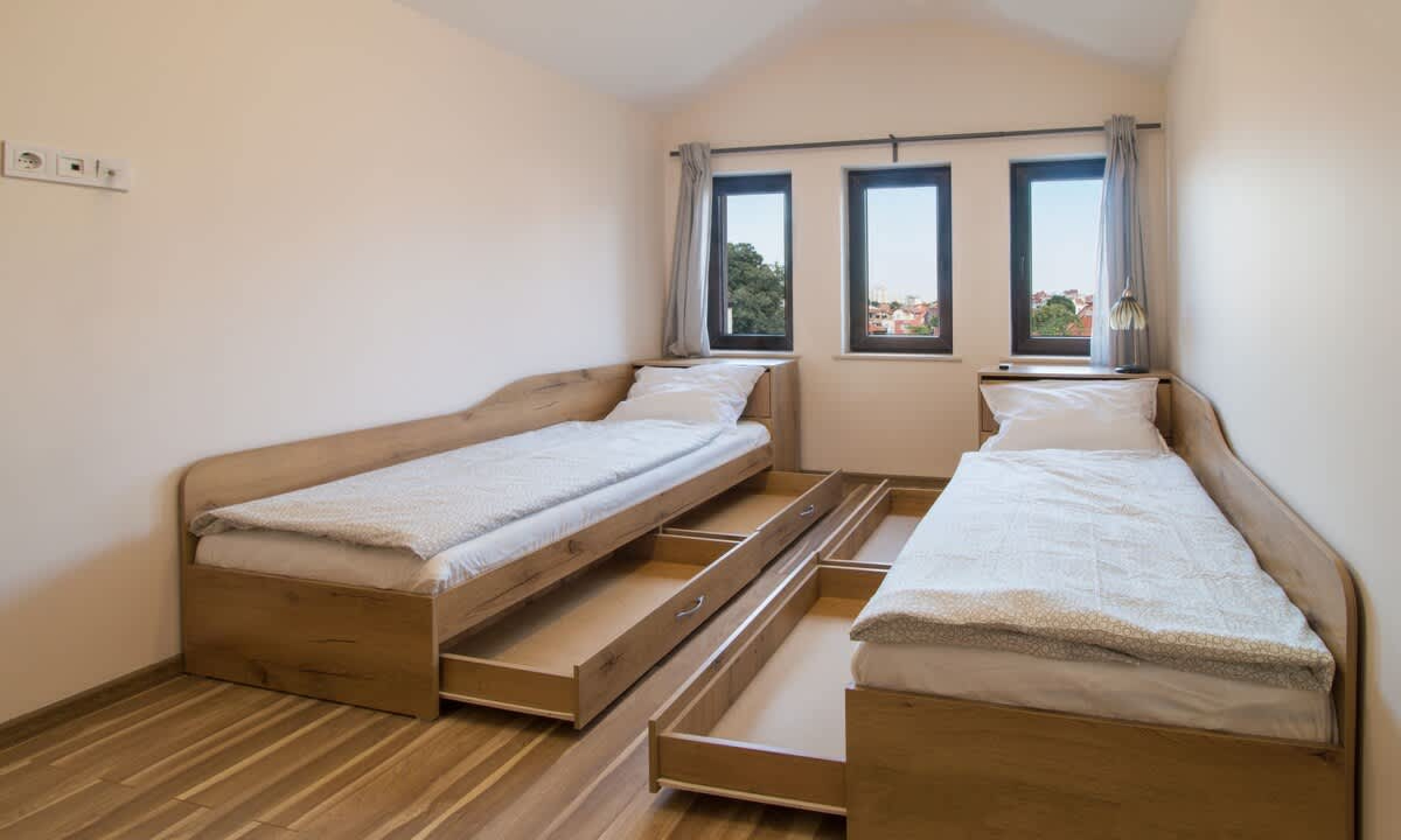 Scoutaround White Logo