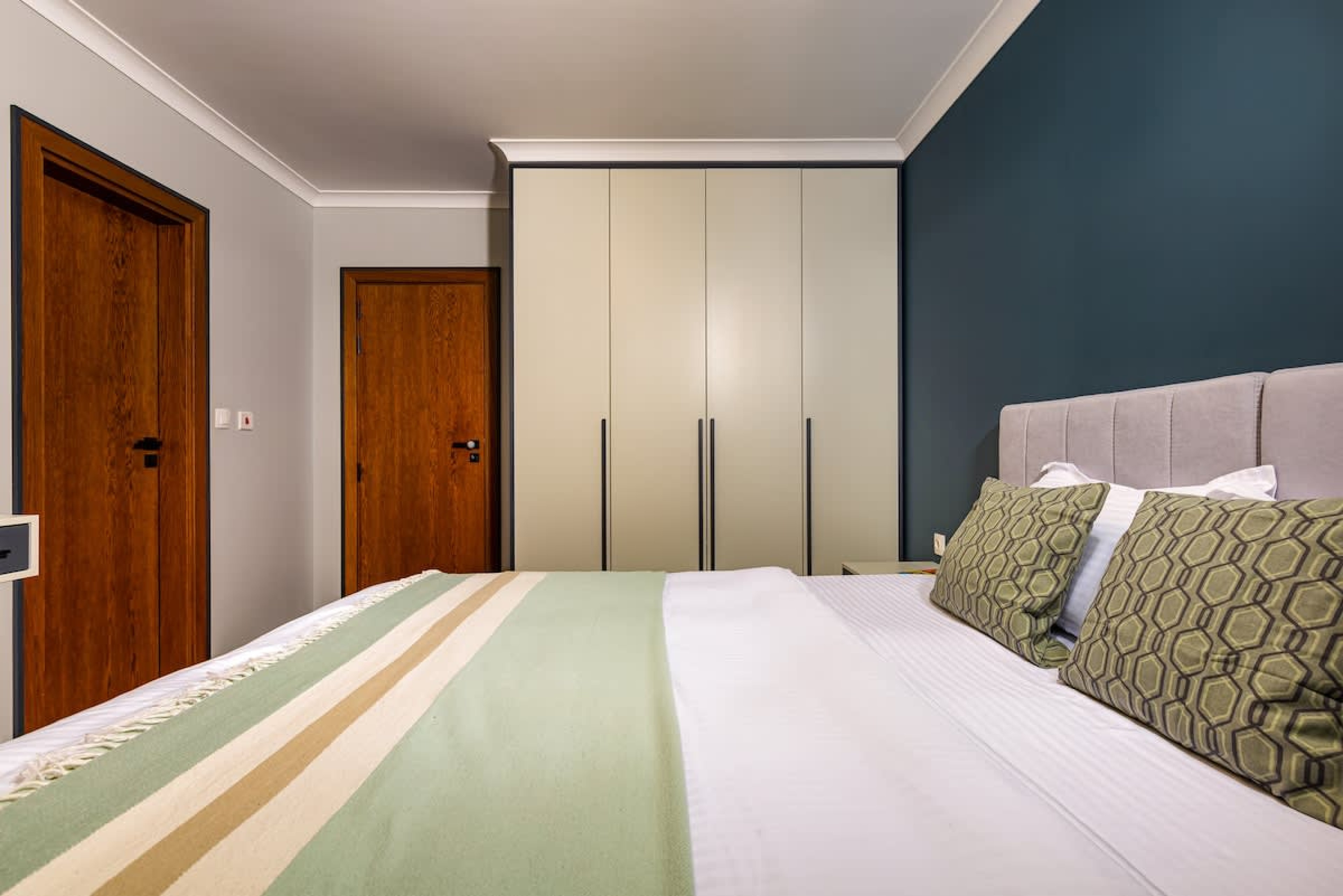 Scoutaround White Logo