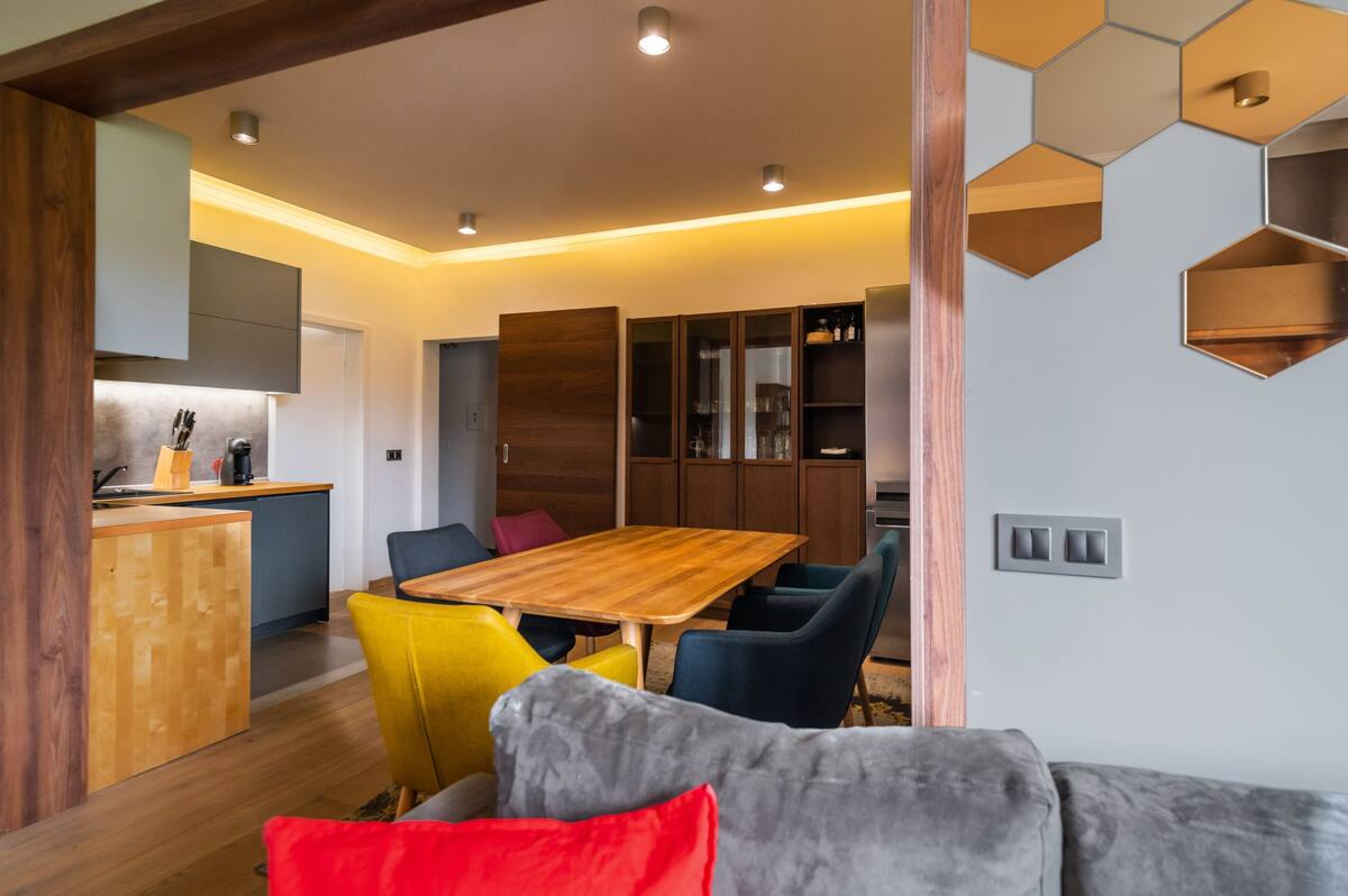 Scoutaround White Logo