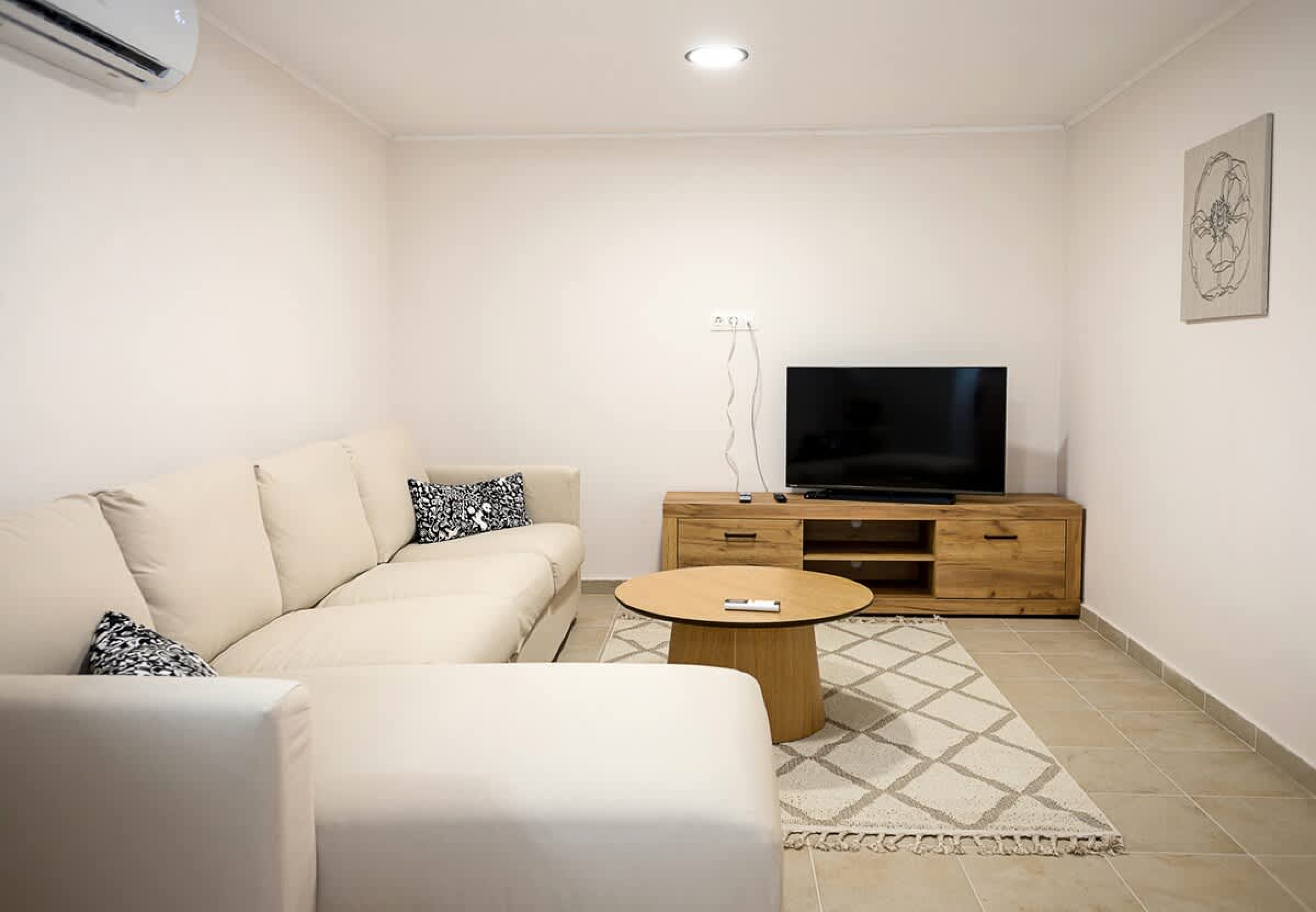 Scoutaround White Logo