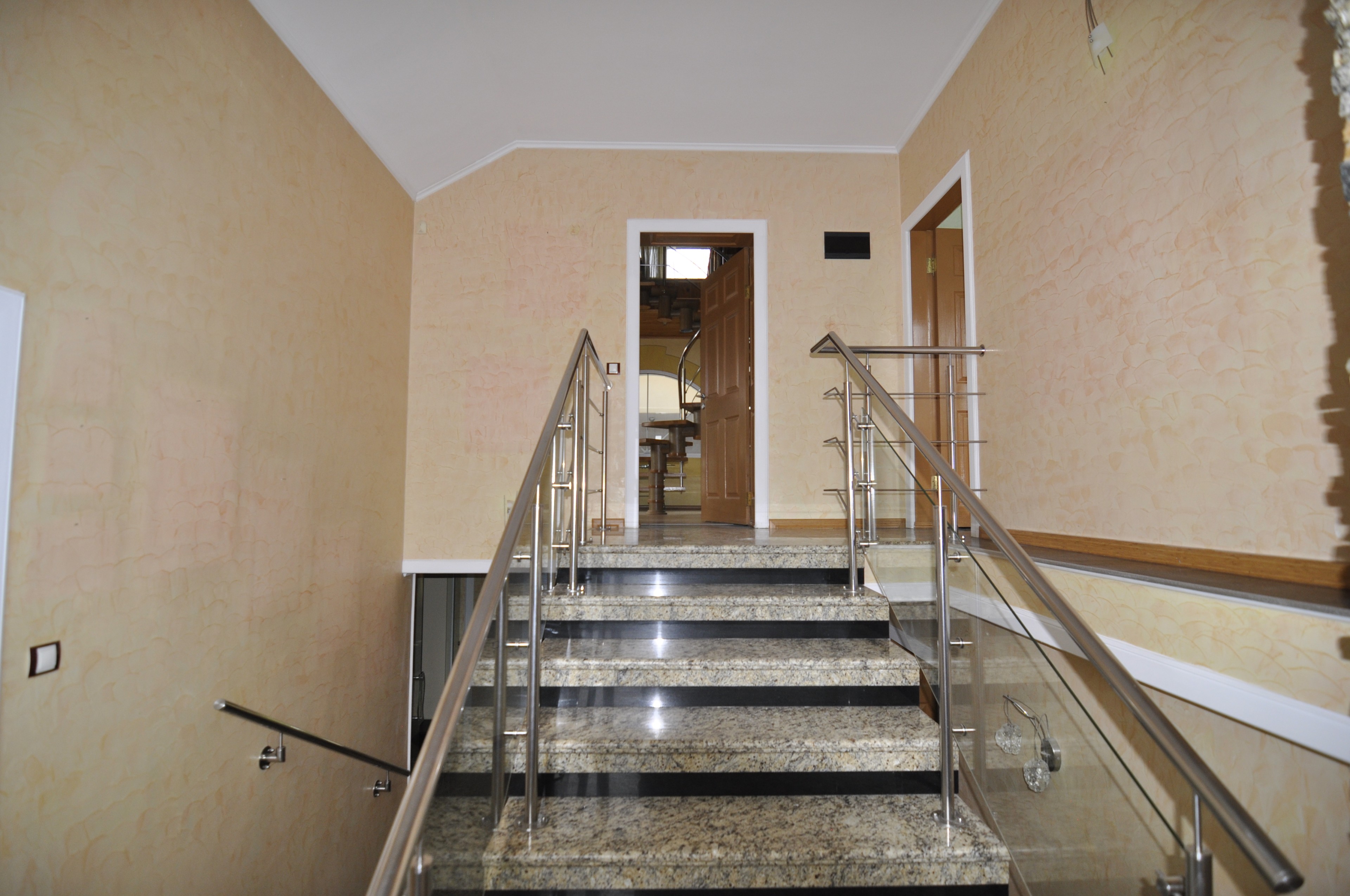 Scoutaround White Logo