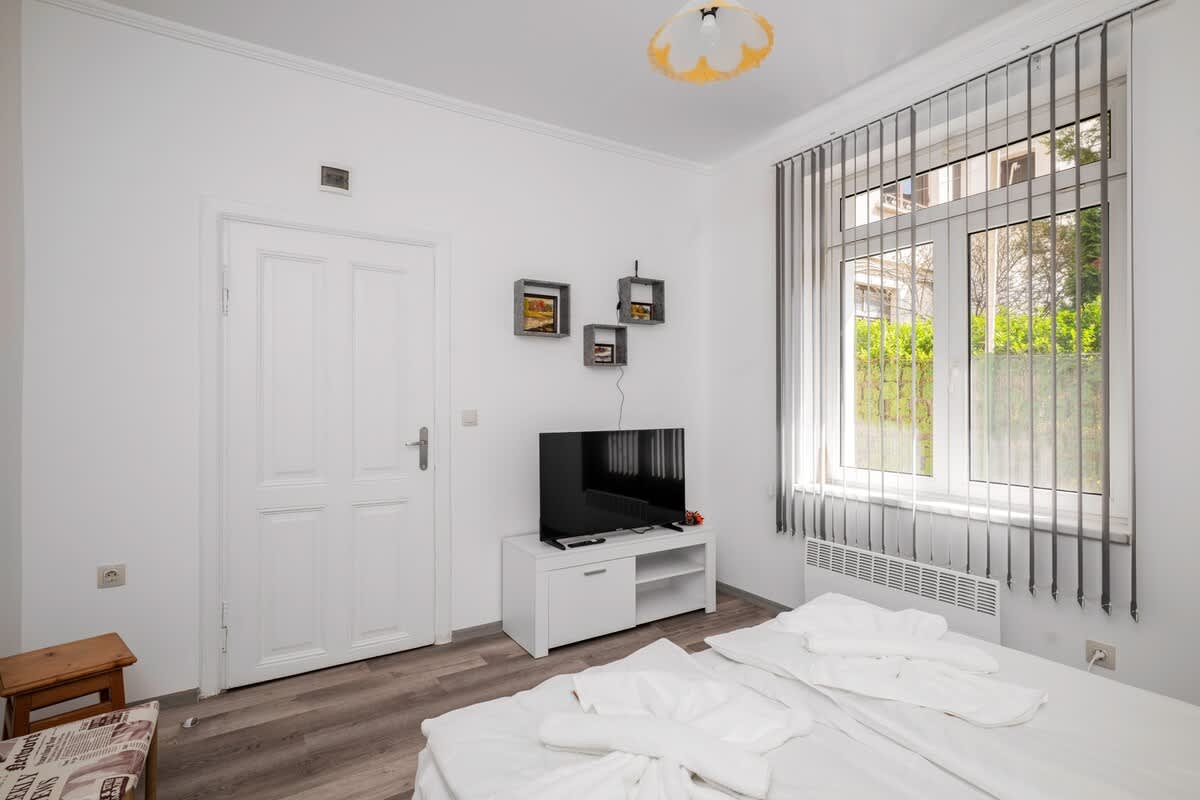 Scoutaround White Logo