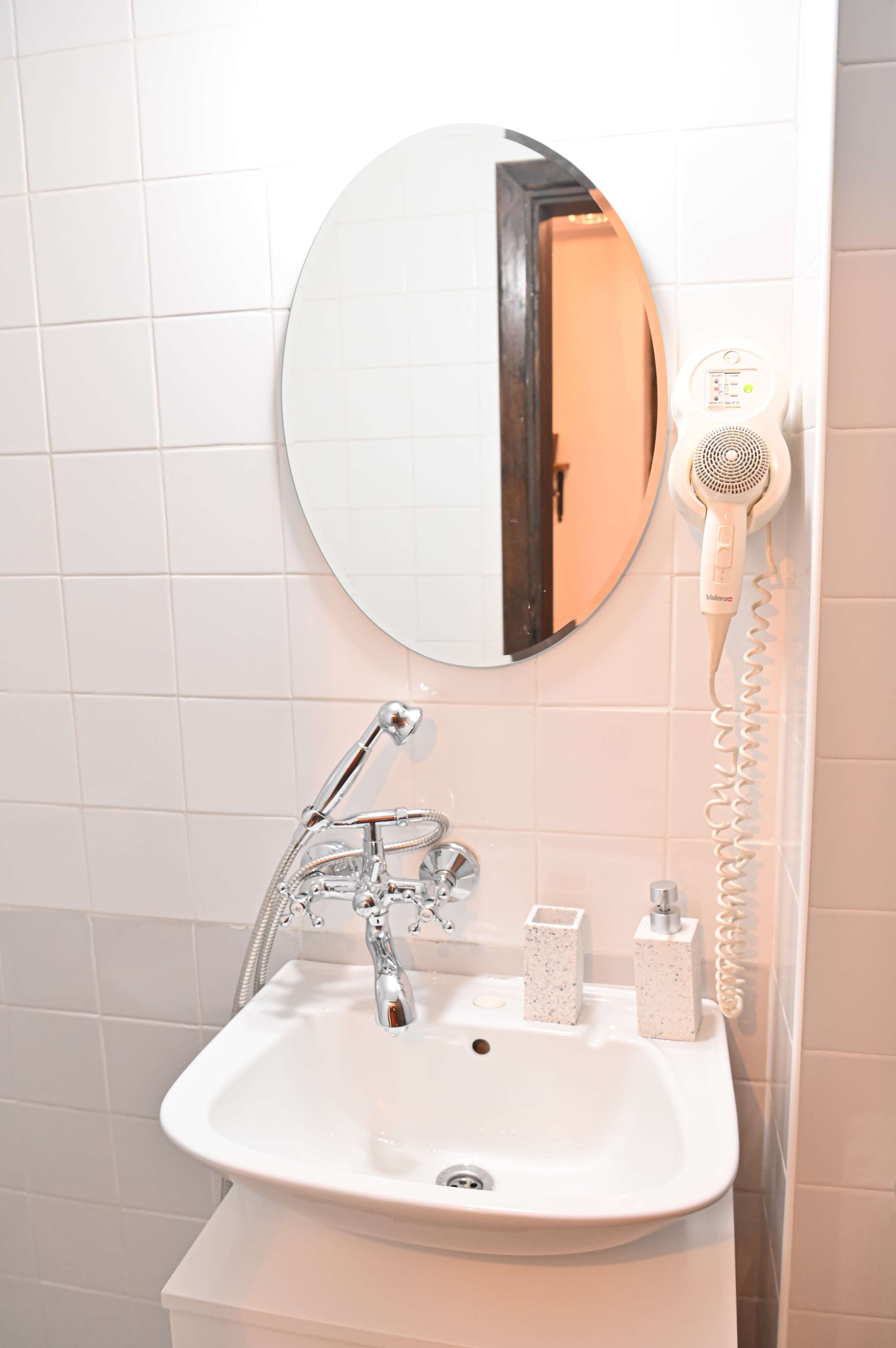 Scoutaround White Logo