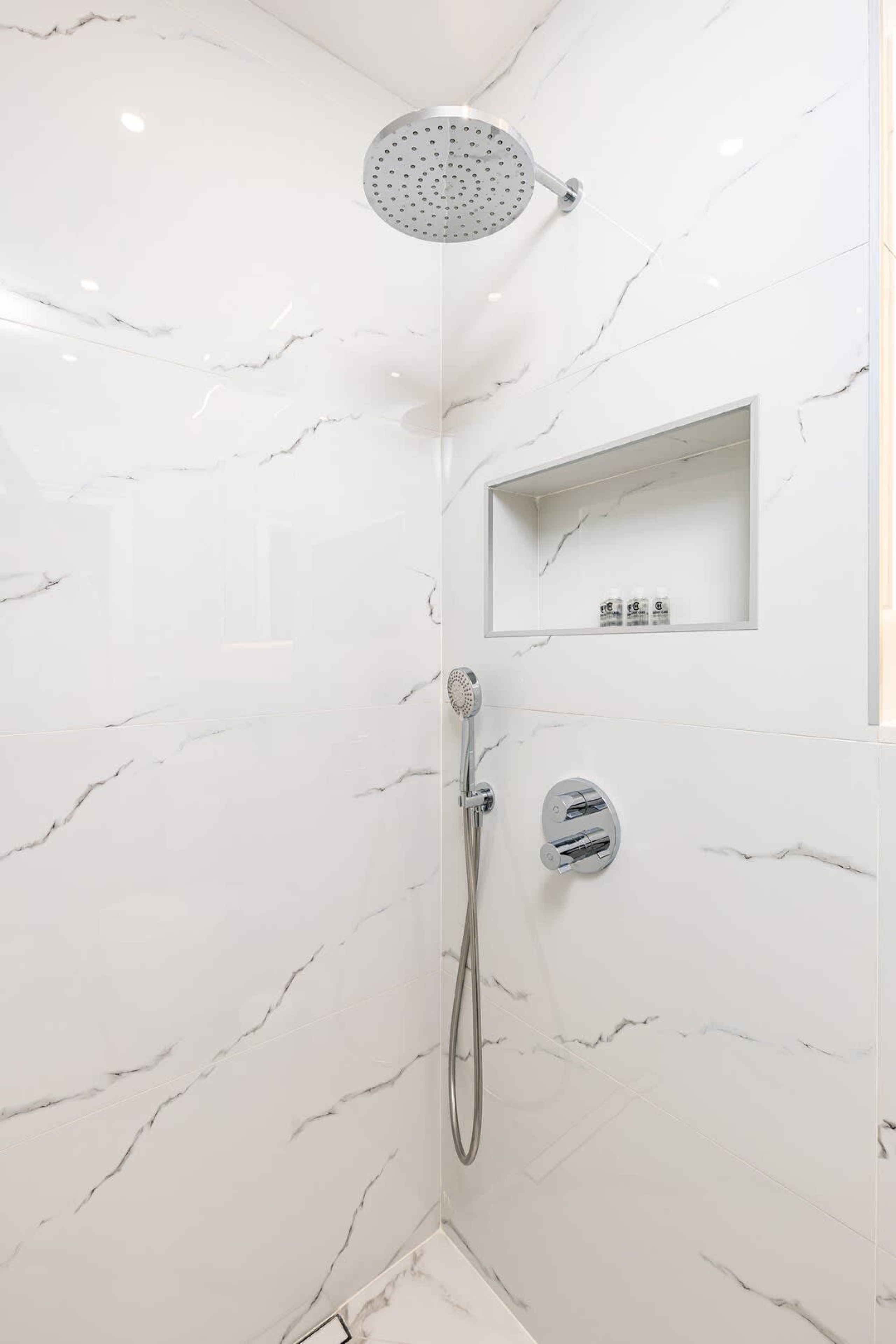 Scoutaround White Logo